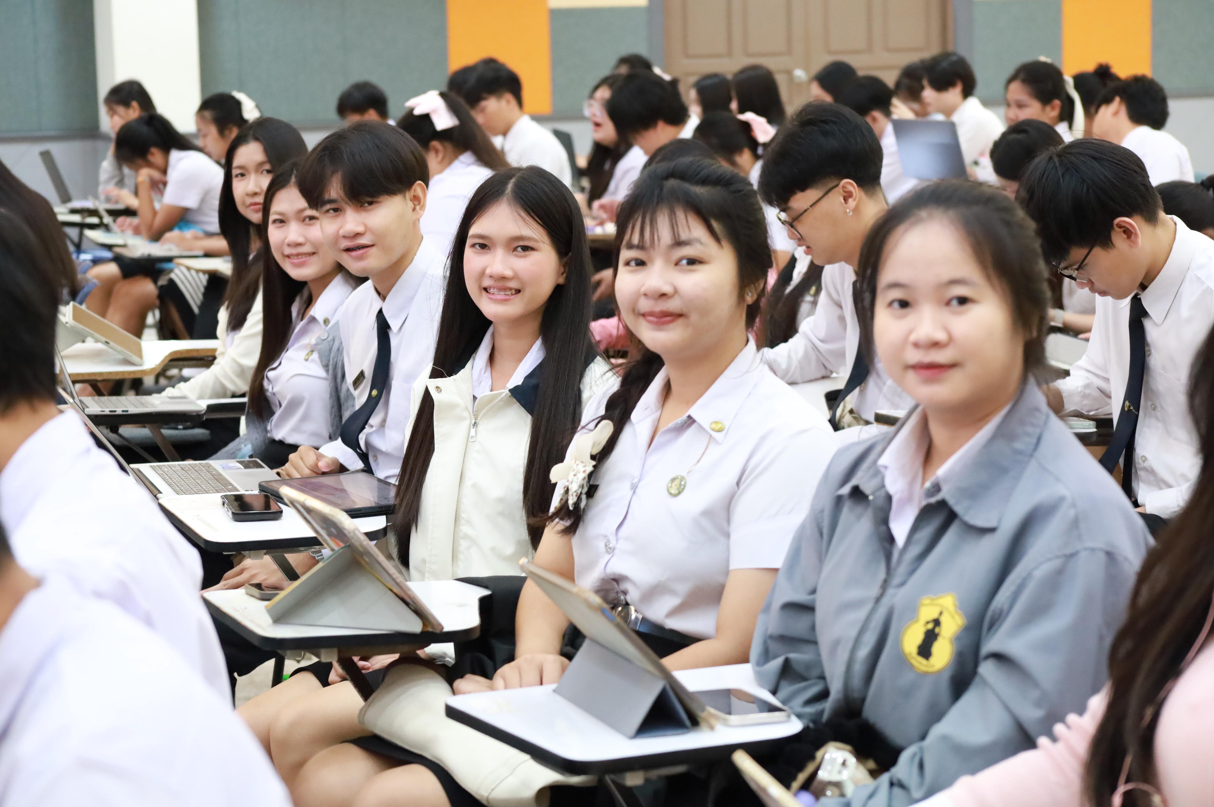 144. กิจกรรมอบรมสัมนาเชิงปฏิบัติการเขียนบทความและนำเสนอนวัฒกรรมทางการศึกษาสำหรับนักศึกชั้นปีที่ 4 (ครูนักนวัฒกรรม)