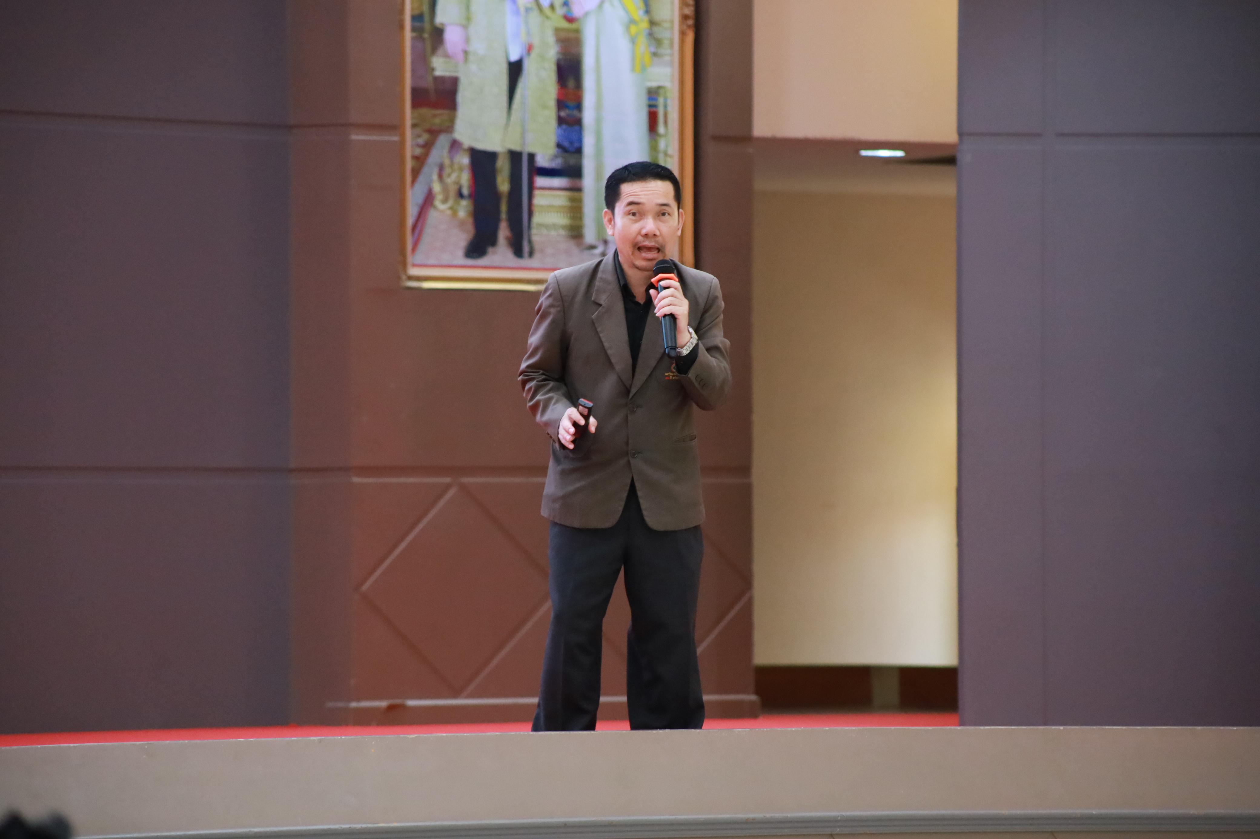 163. กิจกรรมอบรมสัมนาเชิงปฏิบัติการเขียนบทความและนำเสนอนวัฒกรรมทางการศึกษาสำหรับนักศึกชั้นปีที่ 4 (ครูนักนวัฒกรรม)