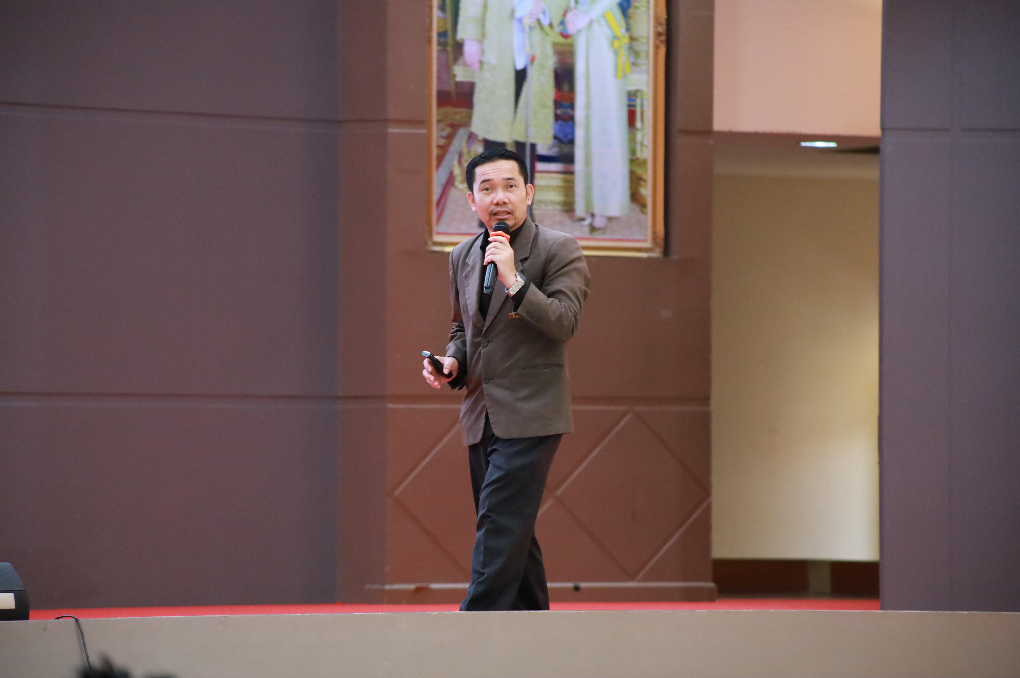 165. กิจกรรมอบรมสัมนาเชิงปฏิบัติการเขียนบทความและนำเสนอนวัฒกรรมทางการศึกษาสำหรับนักศึกชั้นปีที่ 4 (ครูนักนวัฒกรรม)