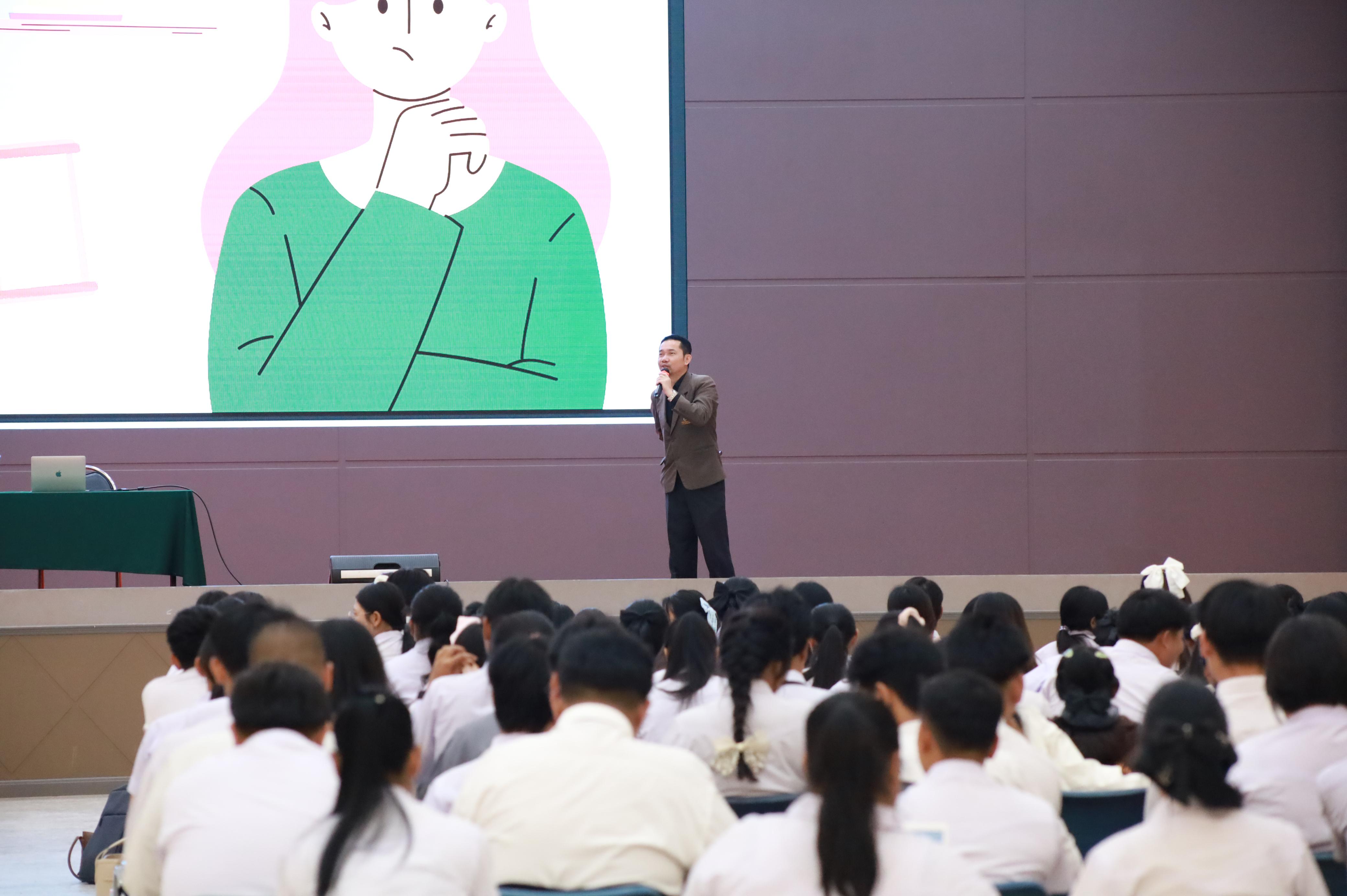 171. กิจกรรมอบรมสัมนาเชิงปฏิบัติการเขียนบทความและนำเสนอนวัฒกรรมทางการศึกษาสำหรับนักศึกชั้นปีที่ 4 (ครูนักนวัฒกรรม)