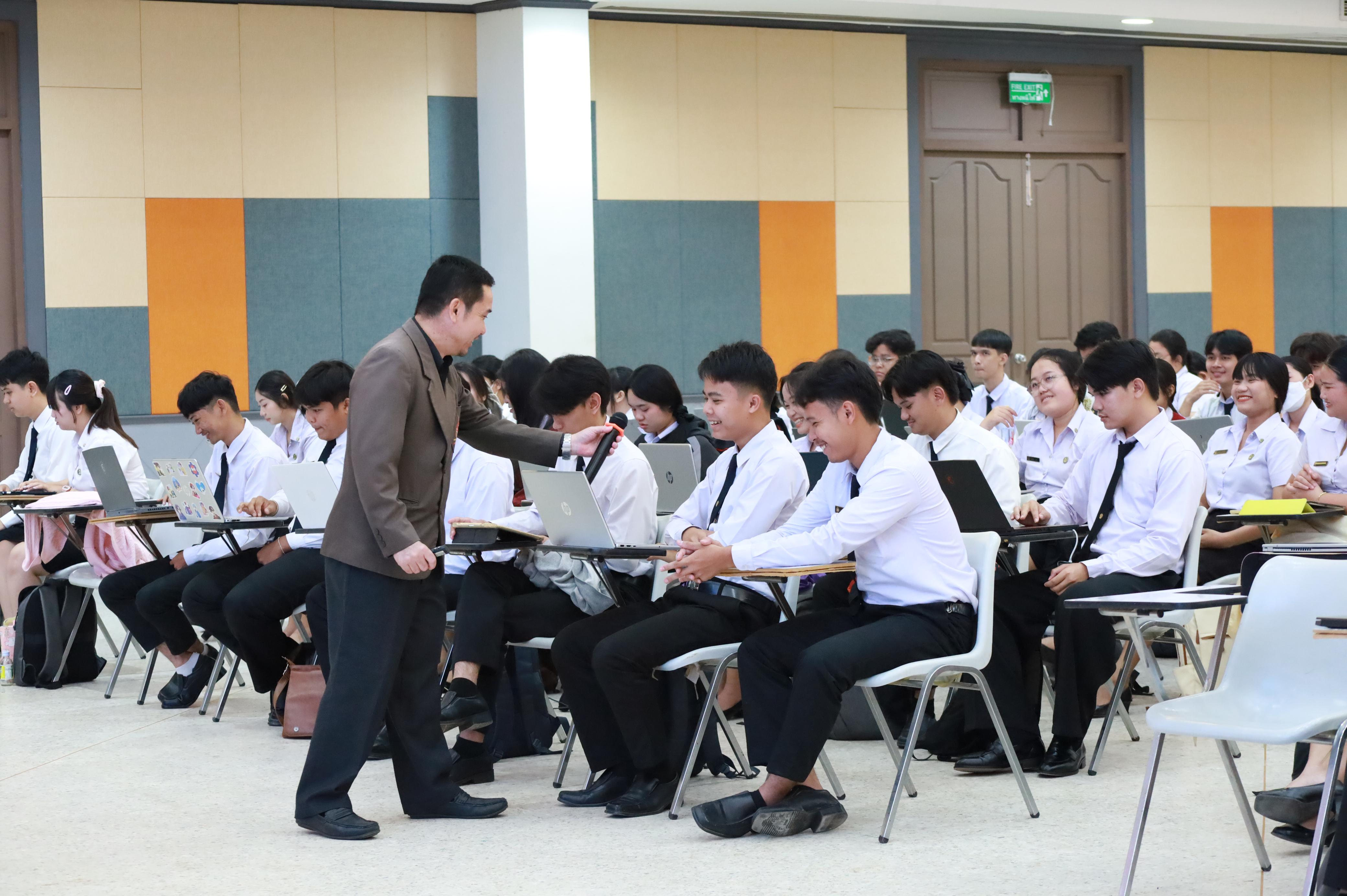 175. กิจกรรมอบรมสัมนาเชิงปฏิบัติการเขียนบทความและนำเสนอนวัฒกรรมทางการศึกษาสำหรับนักศึกชั้นปีที่ 4 (ครูนักนวัฒกรรม)