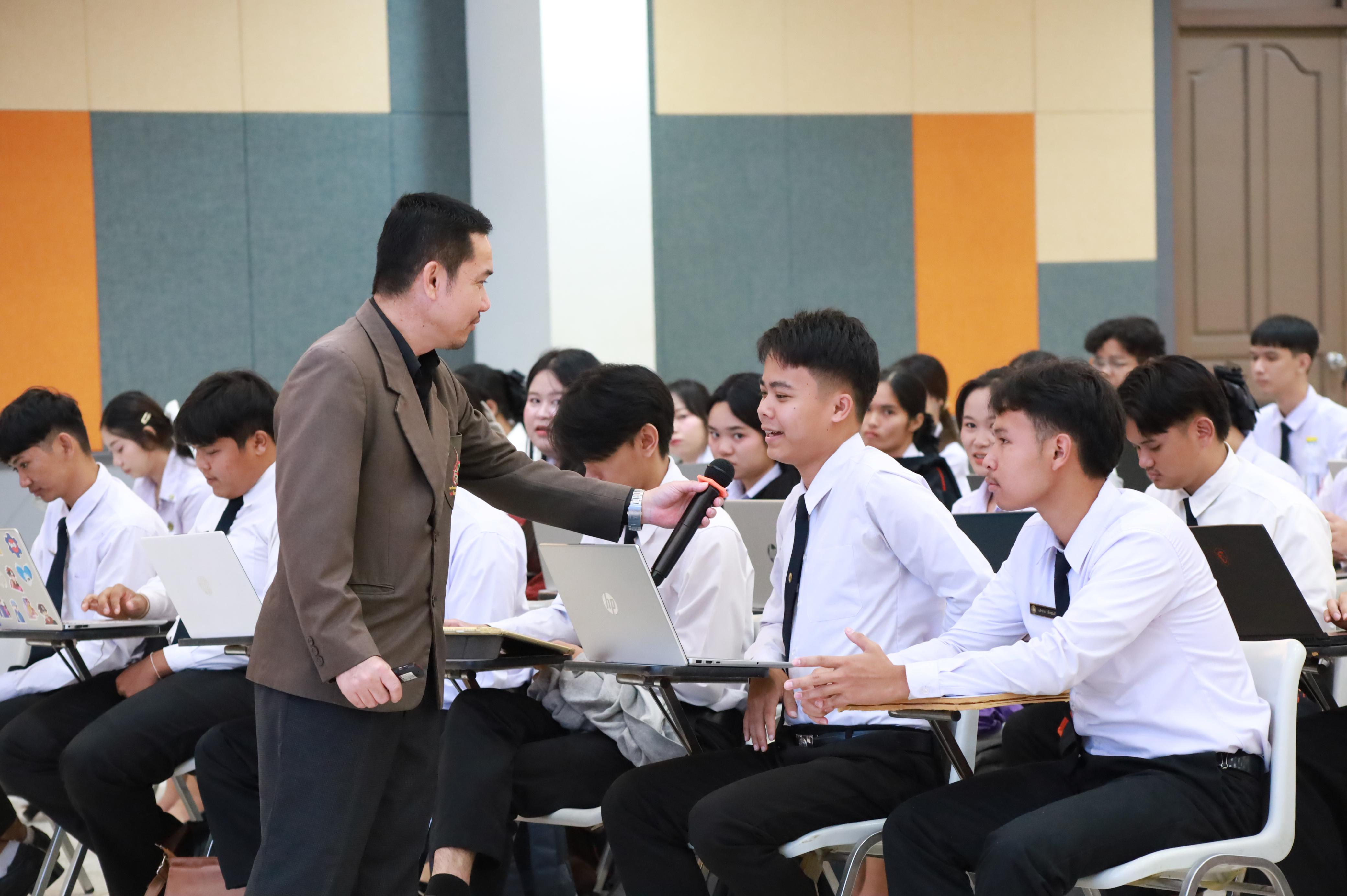 176. กิจกรรมอบรมสัมนาเชิงปฏิบัติการเขียนบทความและนำเสนอนวัฒกรรมทางการศึกษาสำหรับนักศึกชั้นปีที่ 4 (ครูนักนวัฒกรรม)