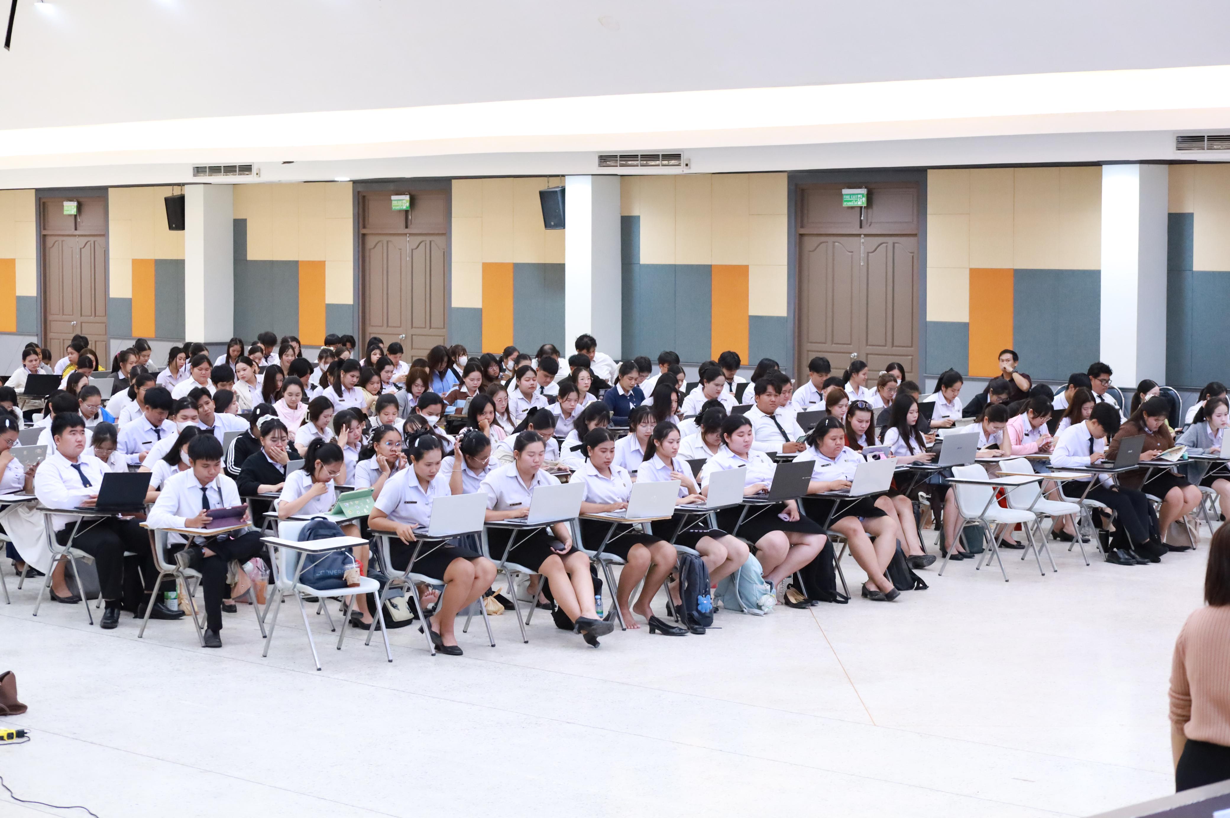 183. กิจกรรมอบรมสัมนาเชิงปฏิบัติการเขียนบทความและนำเสนอนวัฒกรรมทางการศึกษาสำหรับนักศึกชั้นปีที่ 4 (ครูนักนวัฒกรรม)