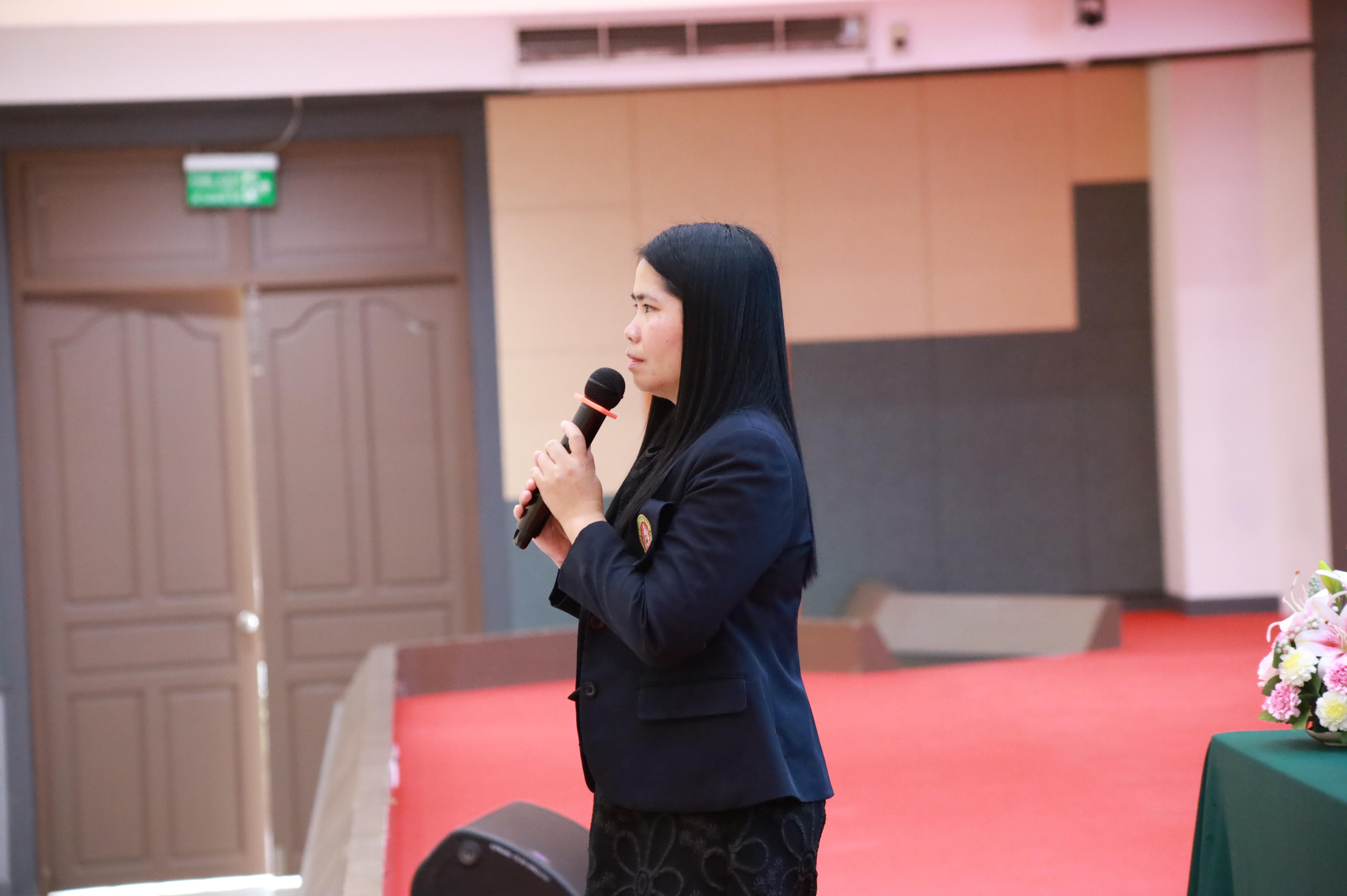 184. กิจกรรมอบรมสัมนาเชิงปฏิบัติการเขียนบทความและนำเสนอนวัฒกรรมทางการศึกษาสำหรับนักศึกชั้นปีที่ 4 (ครูนักนวัฒกรรม)