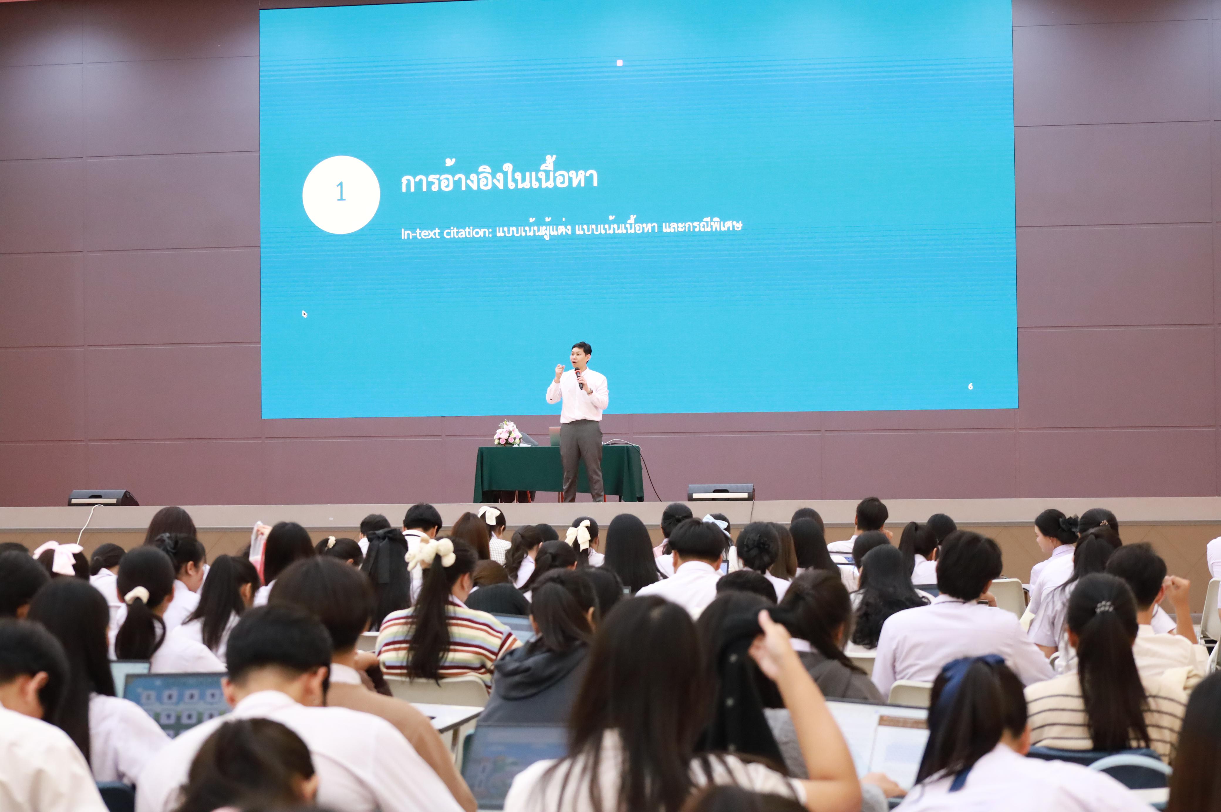215. กิจกรรมอบรมสัมนาเชิงปฏิบัติการเขียนบทความและนำเสนอนวัฒกรรมทางการศึกษาสำหรับนักศึกชั้นปีที่ 4 (ครูนักนวัฒกรรม)