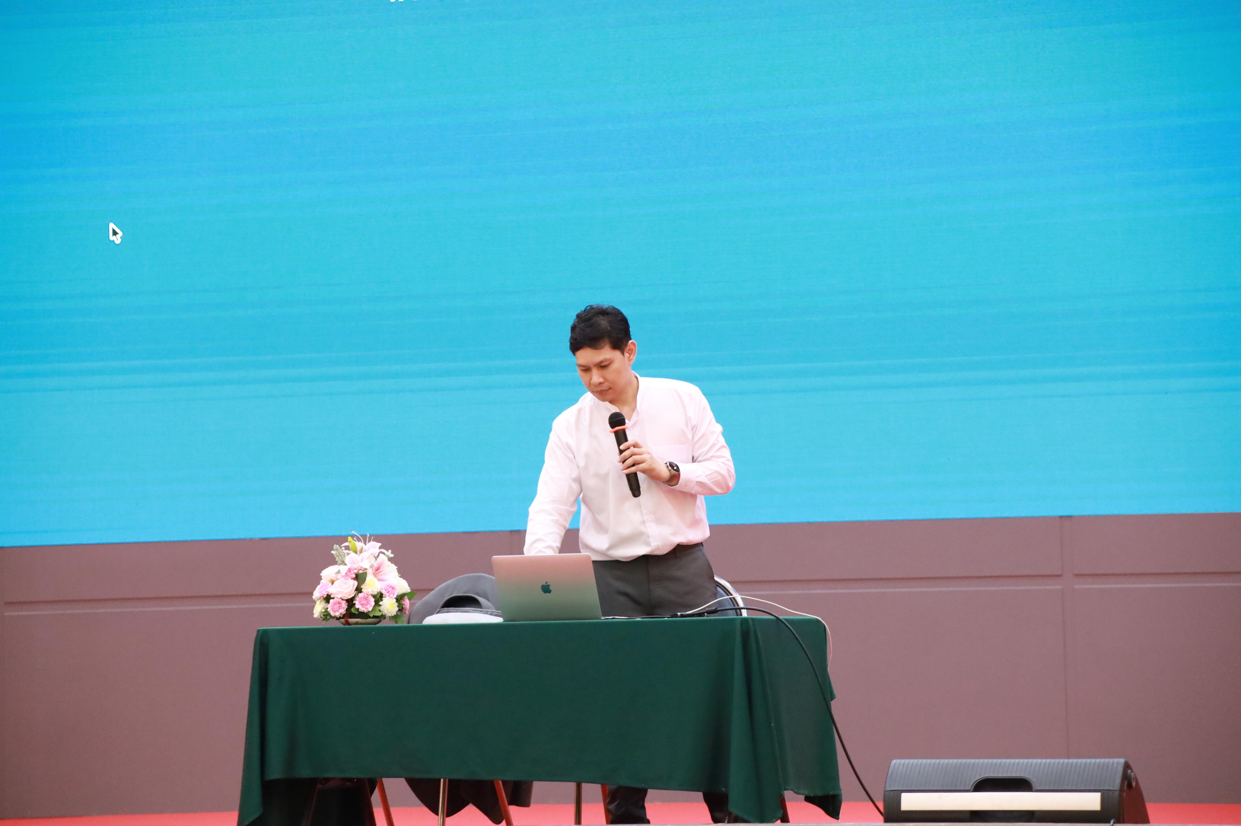 217. กิจกรรมอบรมสัมนาเชิงปฏิบัติการเขียนบทความและนำเสนอนวัฒกรรมทางการศึกษาสำหรับนักศึกชั้นปีที่ 4 (ครูนักนวัฒกรรม)