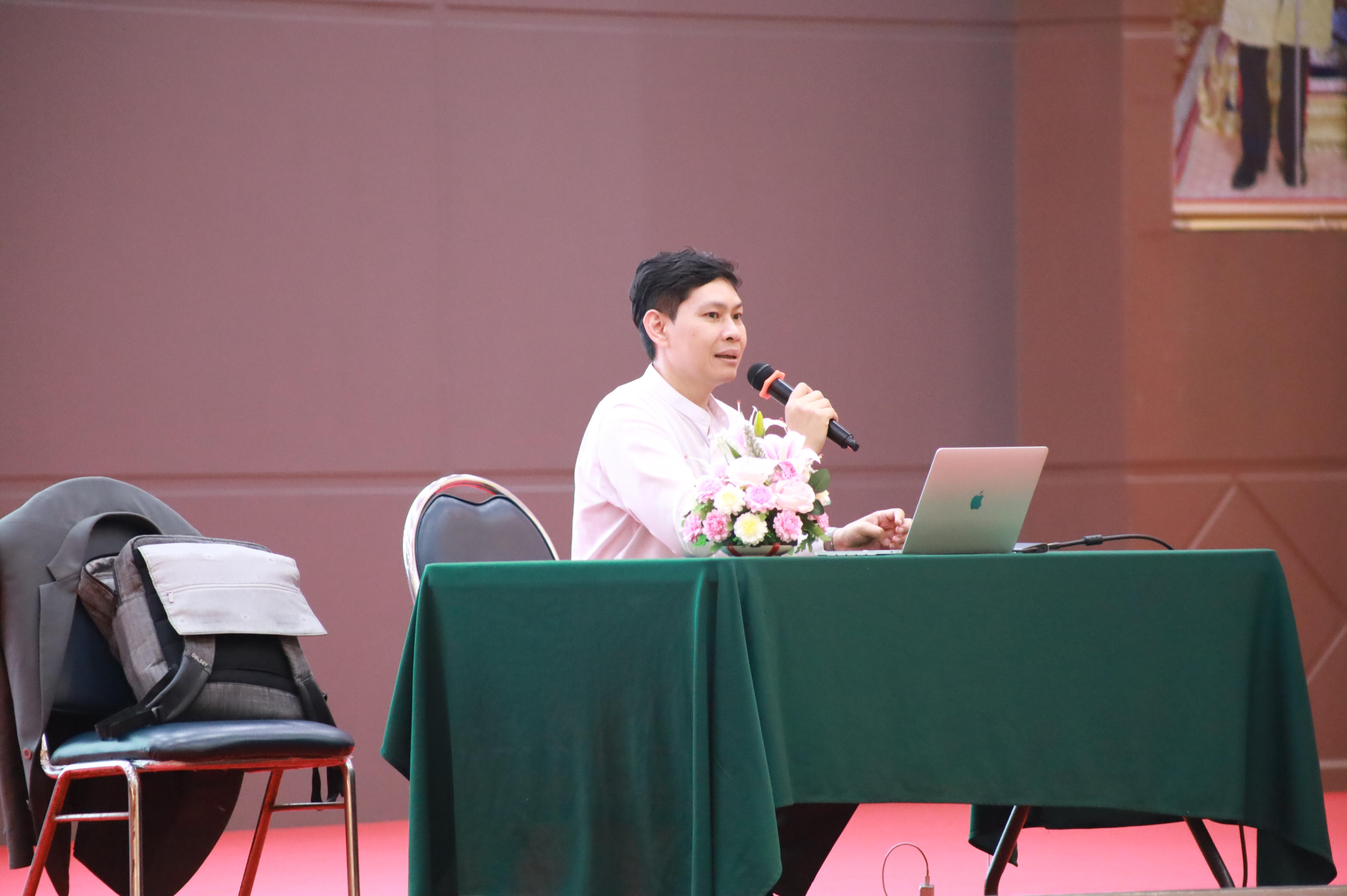 226. กิจกรรมอบรมสัมนาเชิงปฏิบัติการเขียนบทความและนำเสนอนวัฒกรรมทางการศึกษาสำหรับนักศึกชั้นปีที่ 4 (ครูนักนวัฒกรรม)