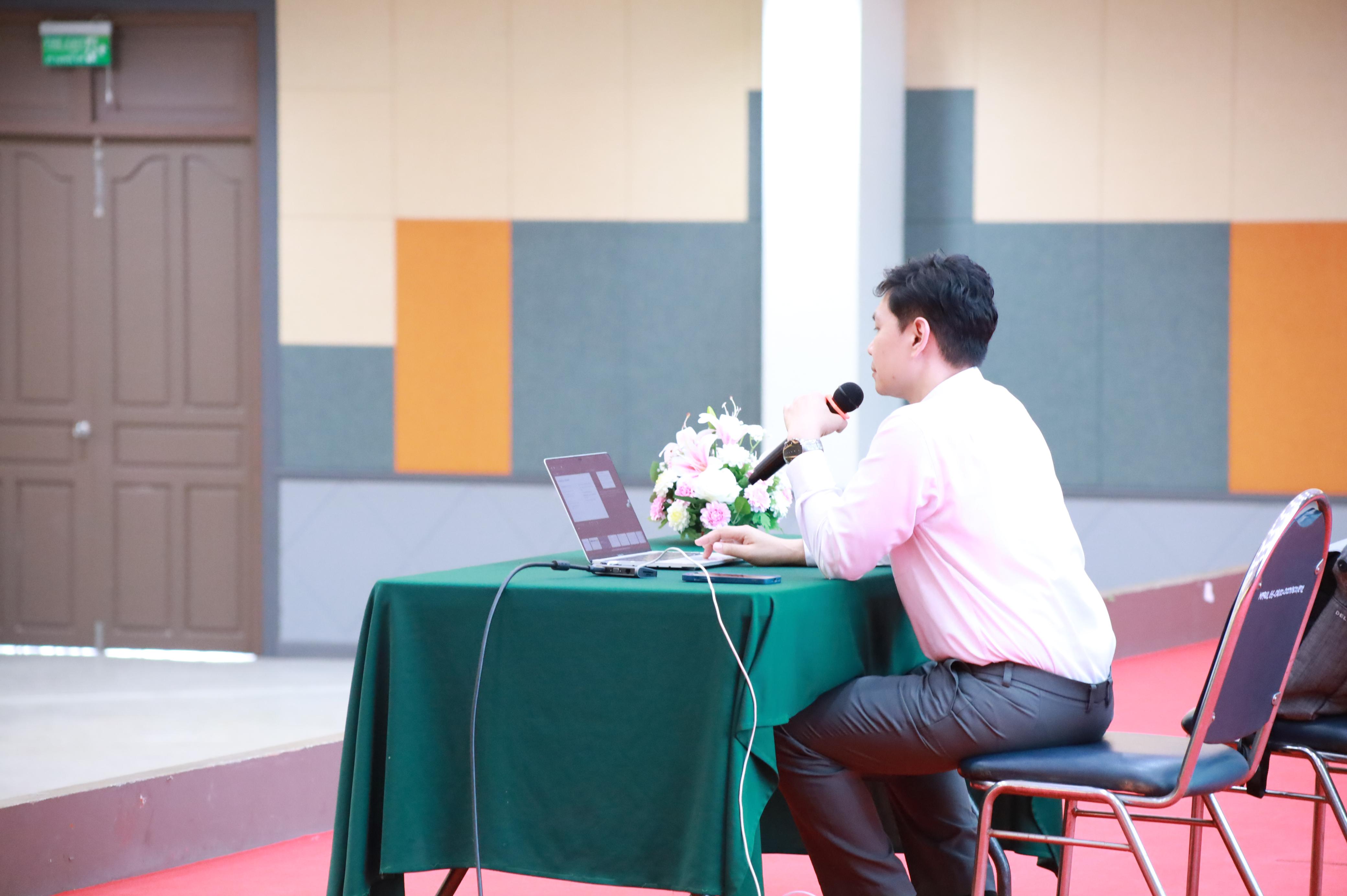 232. กิจกรรมอบรมสัมนาเชิงปฏิบัติการเขียนบทความและนำเสนอนวัฒกรรมทางการศึกษาสำหรับนักศึกชั้นปีที่ 4 (ครูนักนวัฒกรรม)