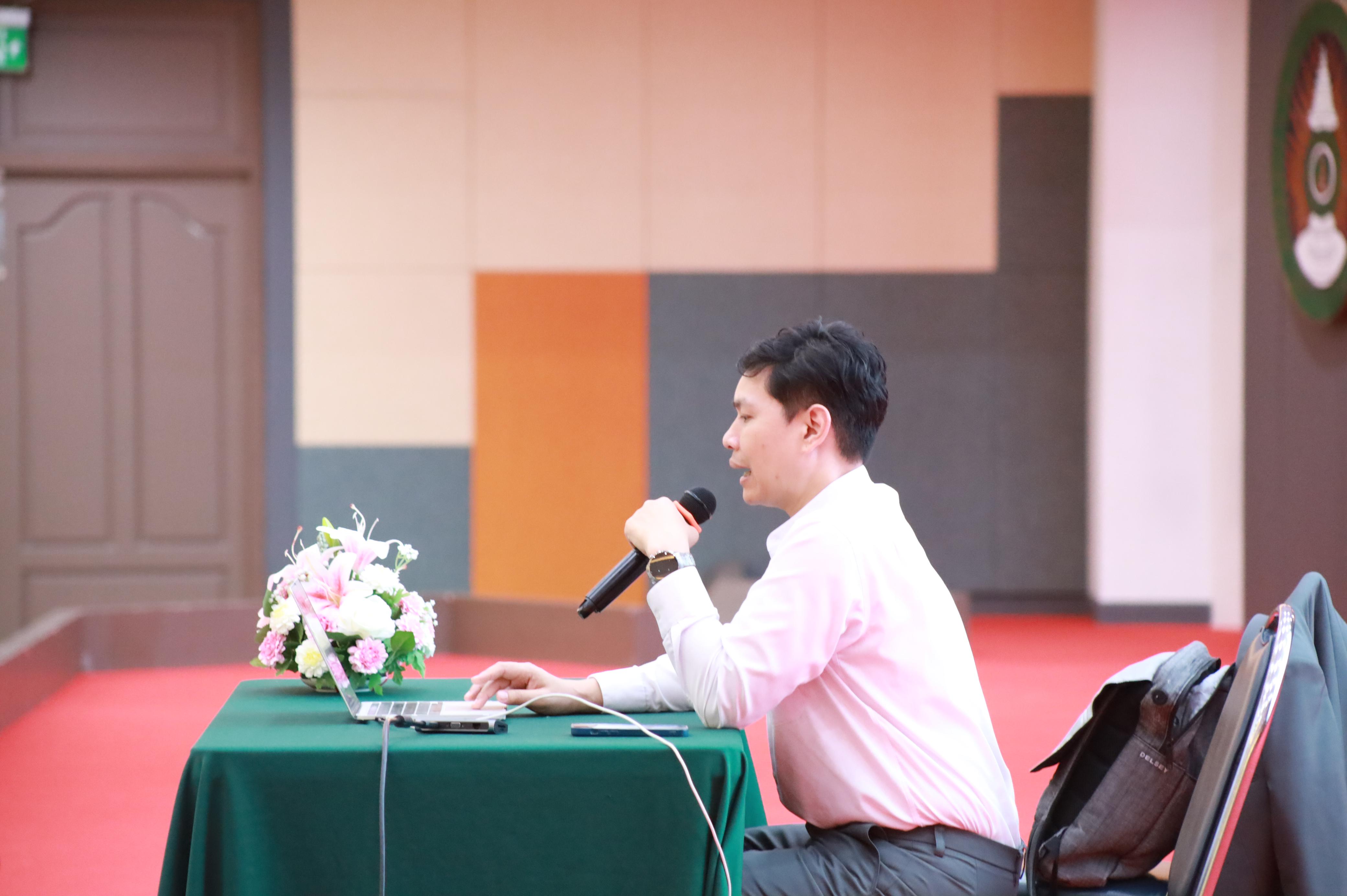 233. กิจกรรมอบรมสัมนาเชิงปฏิบัติการเขียนบทความและนำเสนอนวัฒกรรมทางการศึกษาสำหรับนักศึกชั้นปีที่ 4 (ครูนักนวัฒกรรม)