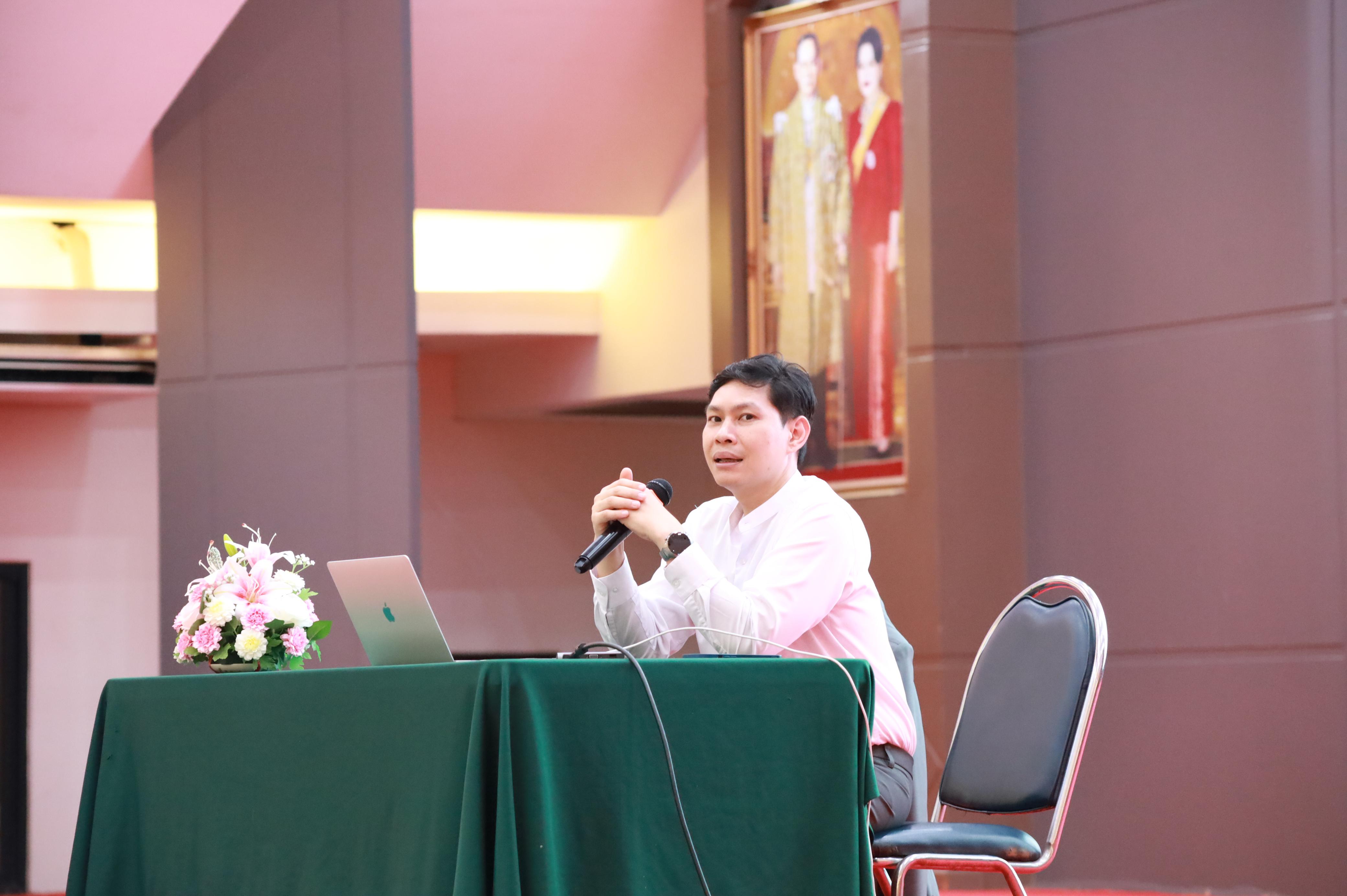 235. กิจกรรมอบรมสัมนาเชิงปฏิบัติการเขียนบทความและนำเสนอนวัฒกรรมทางการศึกษาสำหรับนักศึกชั้นปีที่ 4 (ครูนักนวัฒกรรม)