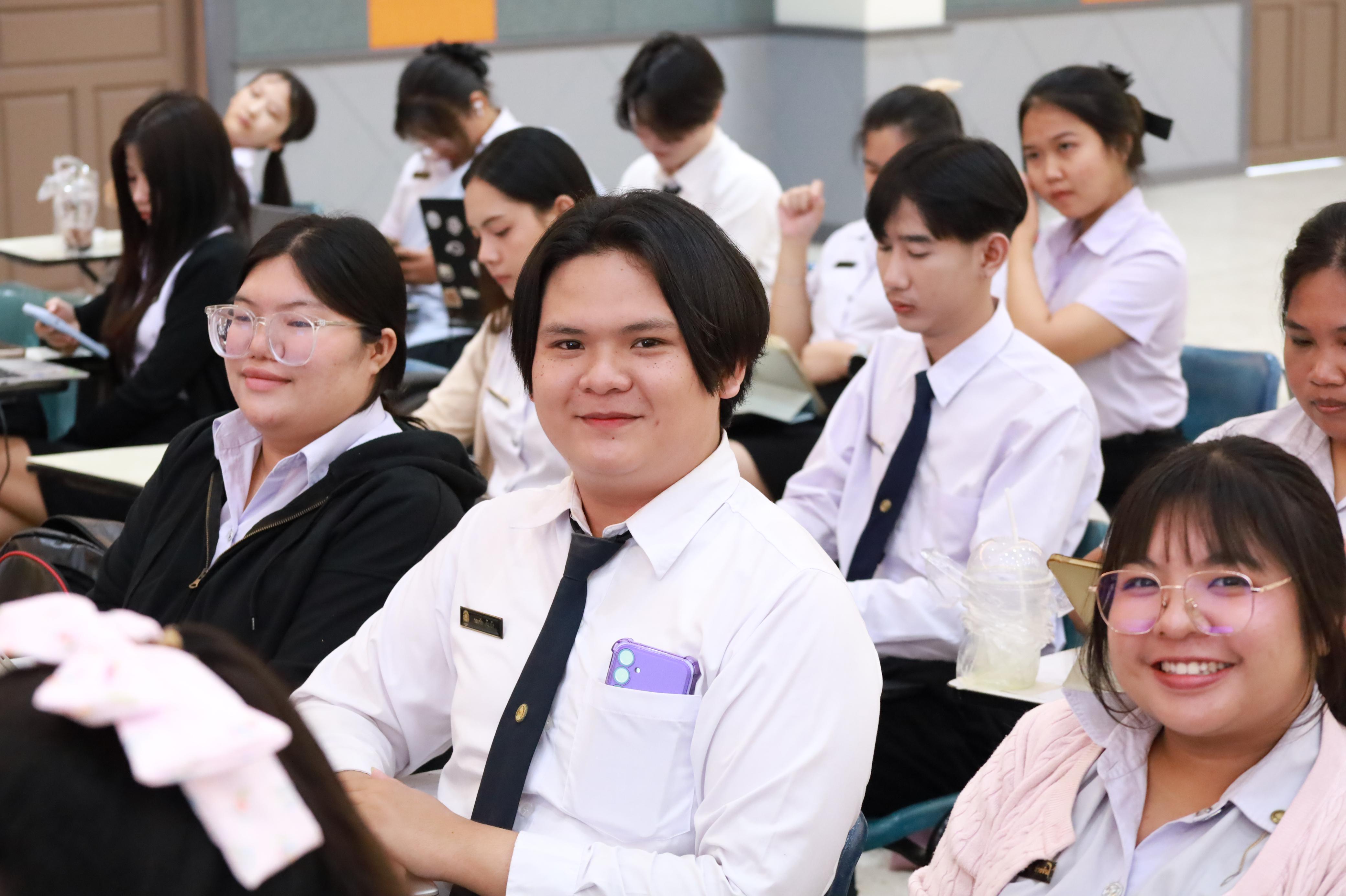 240. กิจกรรมอบรมสัมนาเชิงปฏิบัติการเขียนบทความและนำเสนอนวัฒกรรมทางการศึกษาสำหรับนักศึกชั้นปีที่ 4 (ครูนักนวัฒกรรม)