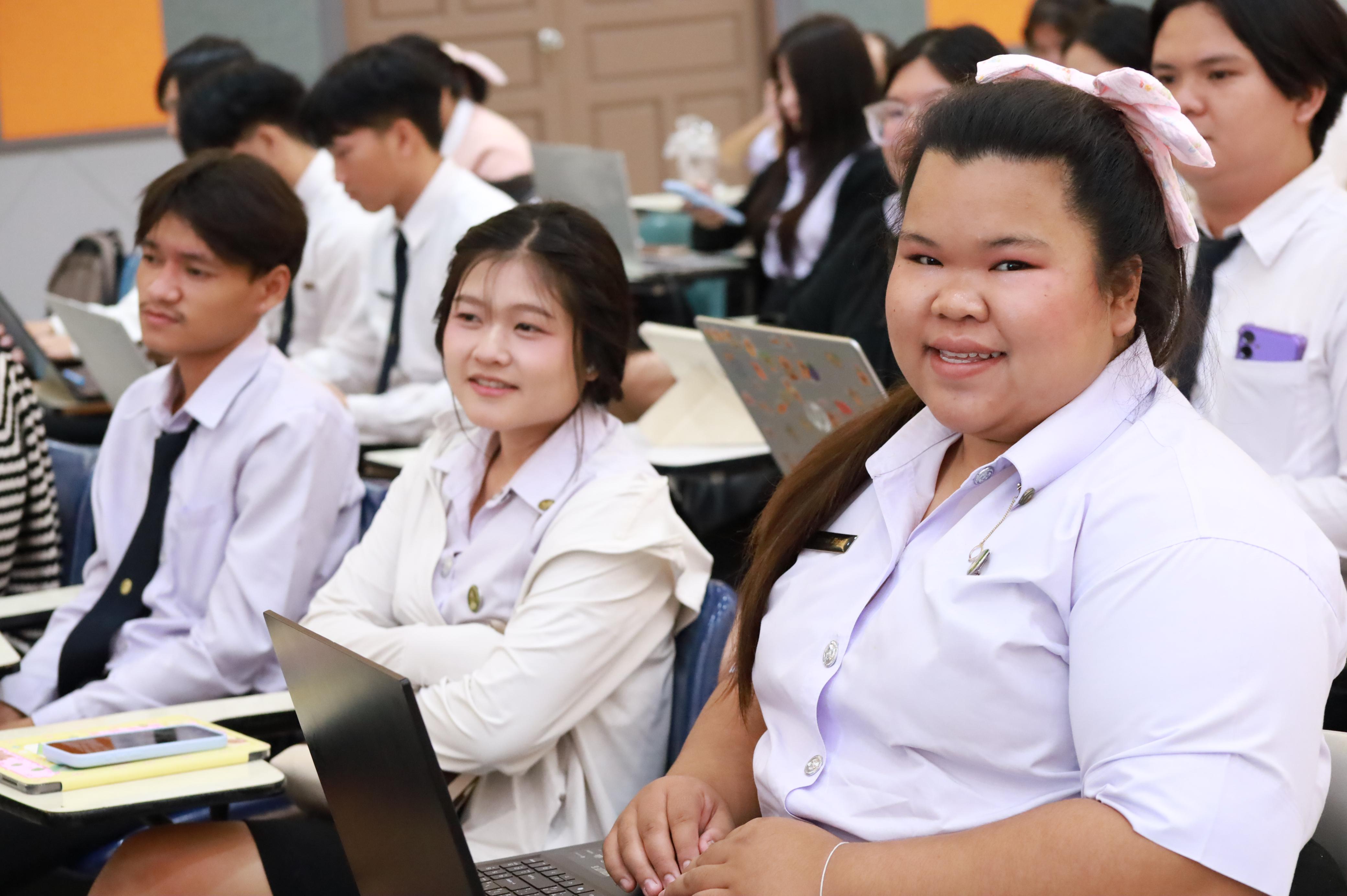 242. กิจกรรมอบรมสัมนาเชิงปฏิบัติการเขียนบทความและนำเสนอนวัฒกรรมทางการศึกษาสำหรับนักศึกชั้นปีที่ 4 (ครูนักนวัฒกรรม)