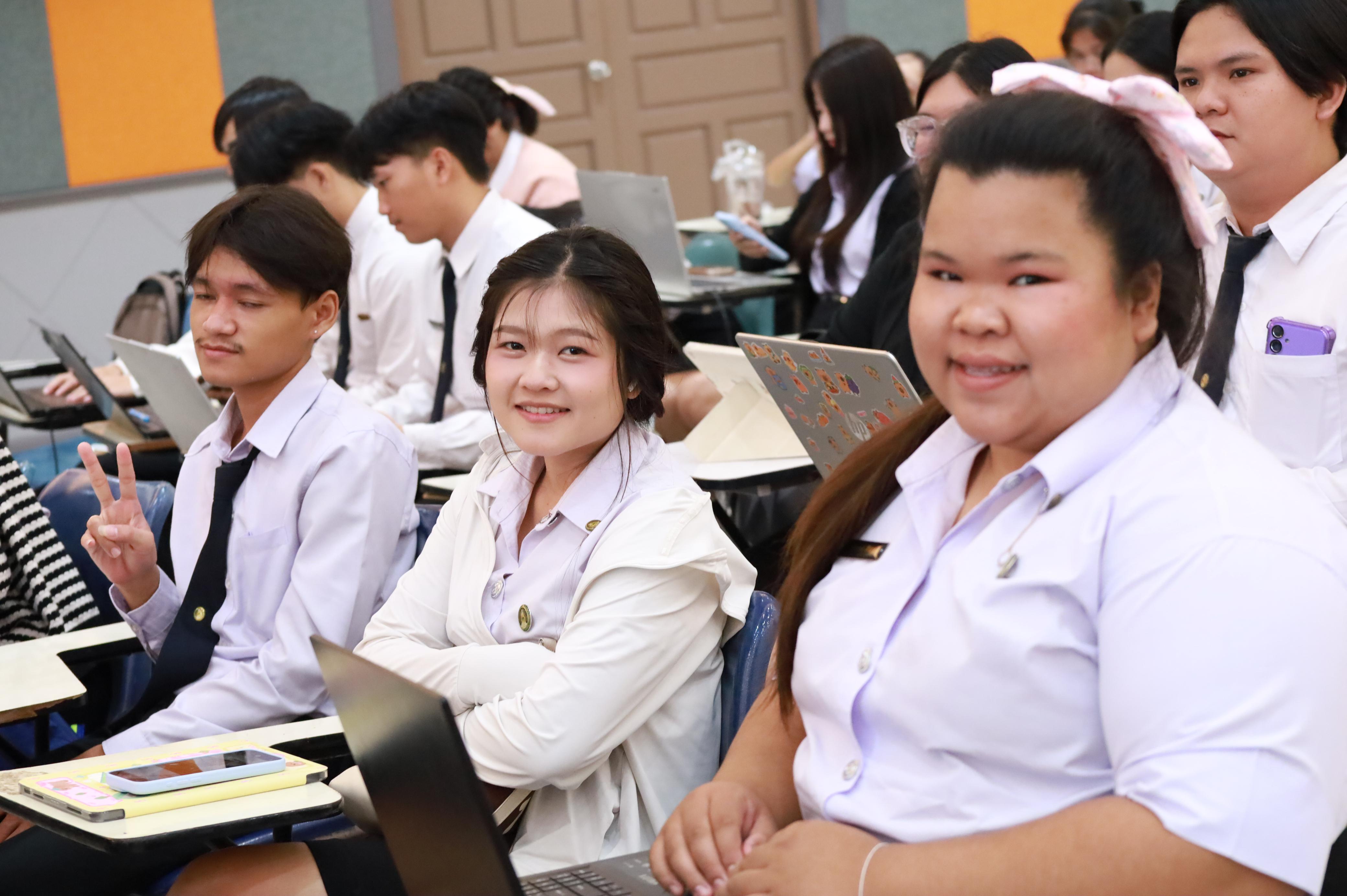 243. กิจกรรมอบรมสัมนาเชิงปฏิบัติการเขียนบทความและนำเสนอนวัฒกรรมทางการศึกษาสำหรับนักศึกชั้นปีที่ 4 (ครูนักนวัฒกรรม)