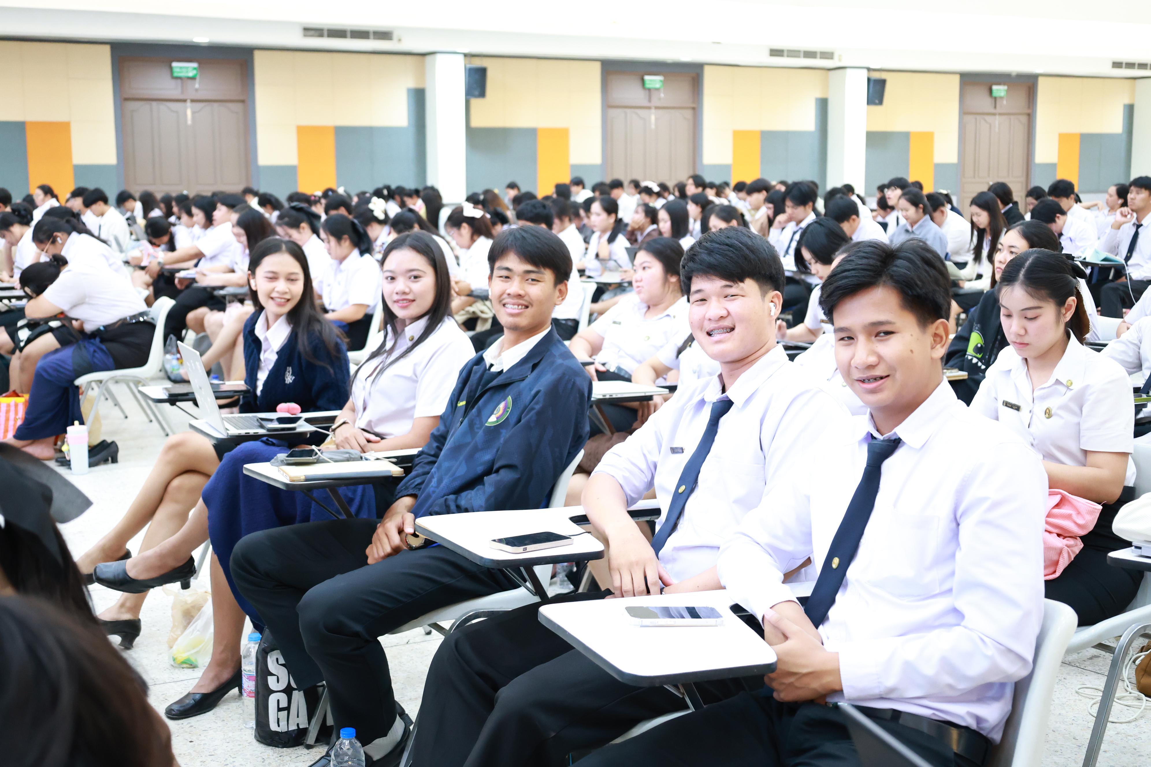 253. กิจกรรมอบรมสัมนาเชิงปฏิบัติการเขียนบทความและนำเสนอนวัฒกรรมทางการศึกษาสำหรับนักศึกชั้นปีที่ 4 (ครูนักนวัฒกรรม)