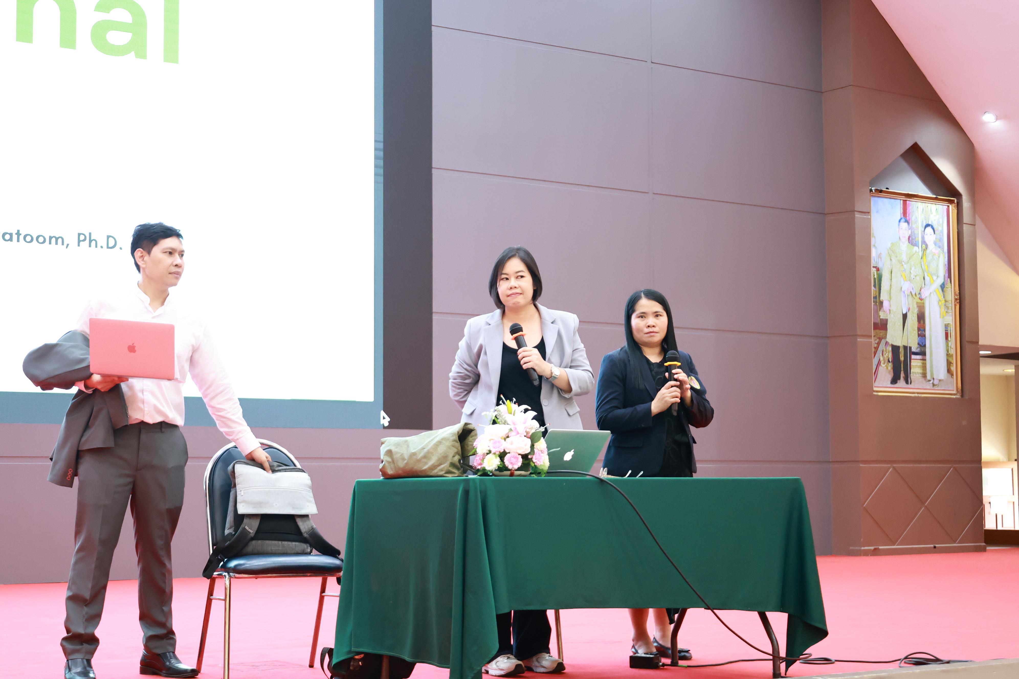 266. กิจกรรมอบรมสัมนาเชิงปฏิบัติการเขียนบทความและนำเสนอนวัฒกรรมทางการศึกษาสำหรับนักศึกชั้นปีที่ 4 (ครูนักนวัฒกรรม)
