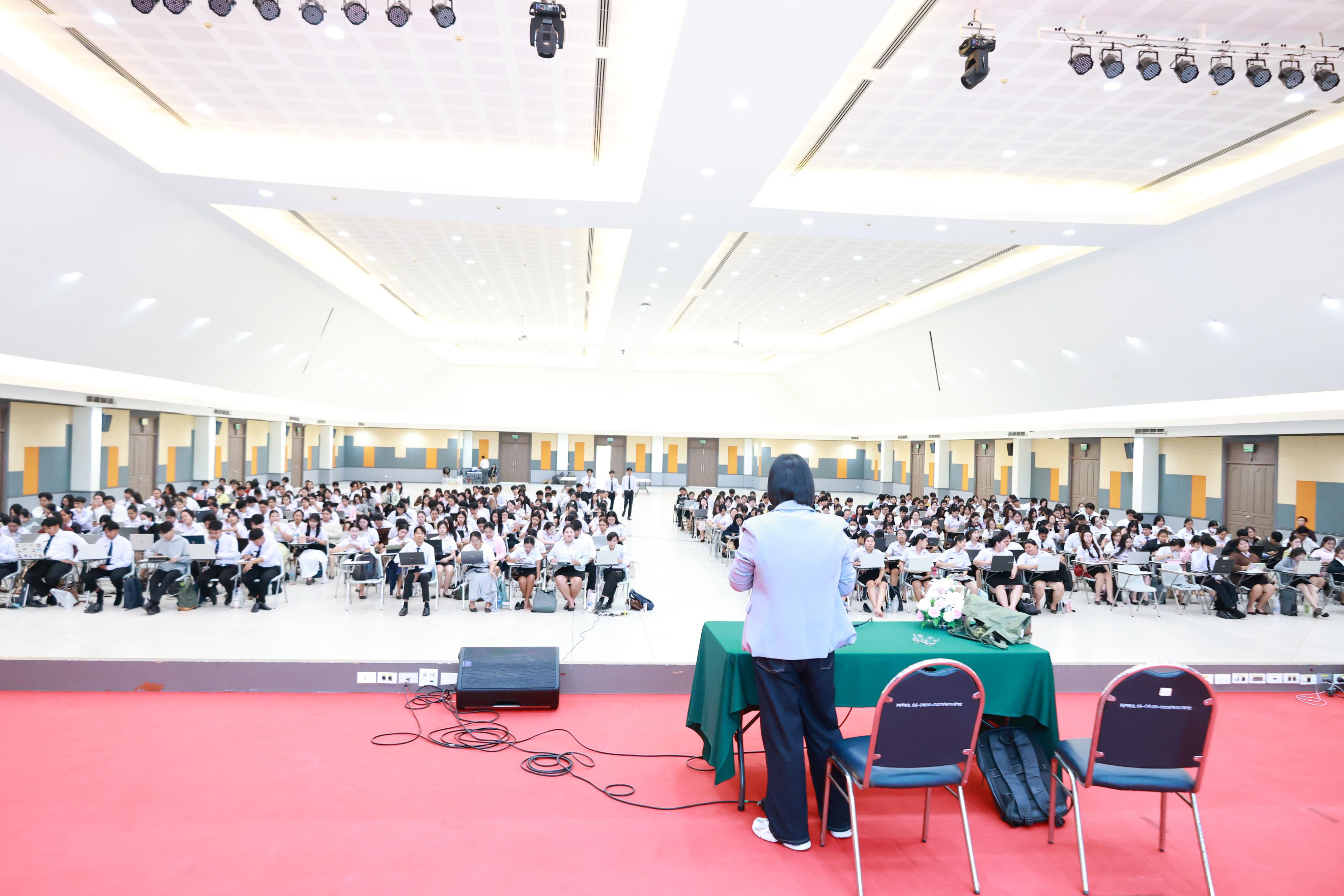 281. กิจกรรมอบรมสัมนาเชิงปฏิบัติการเขียนบทความและนำเสนอนวัฒกรรมทางการศึกษาสำหรับนักศึกชั้นปีที่ 4 (ครูนักนวัฒกรรม)