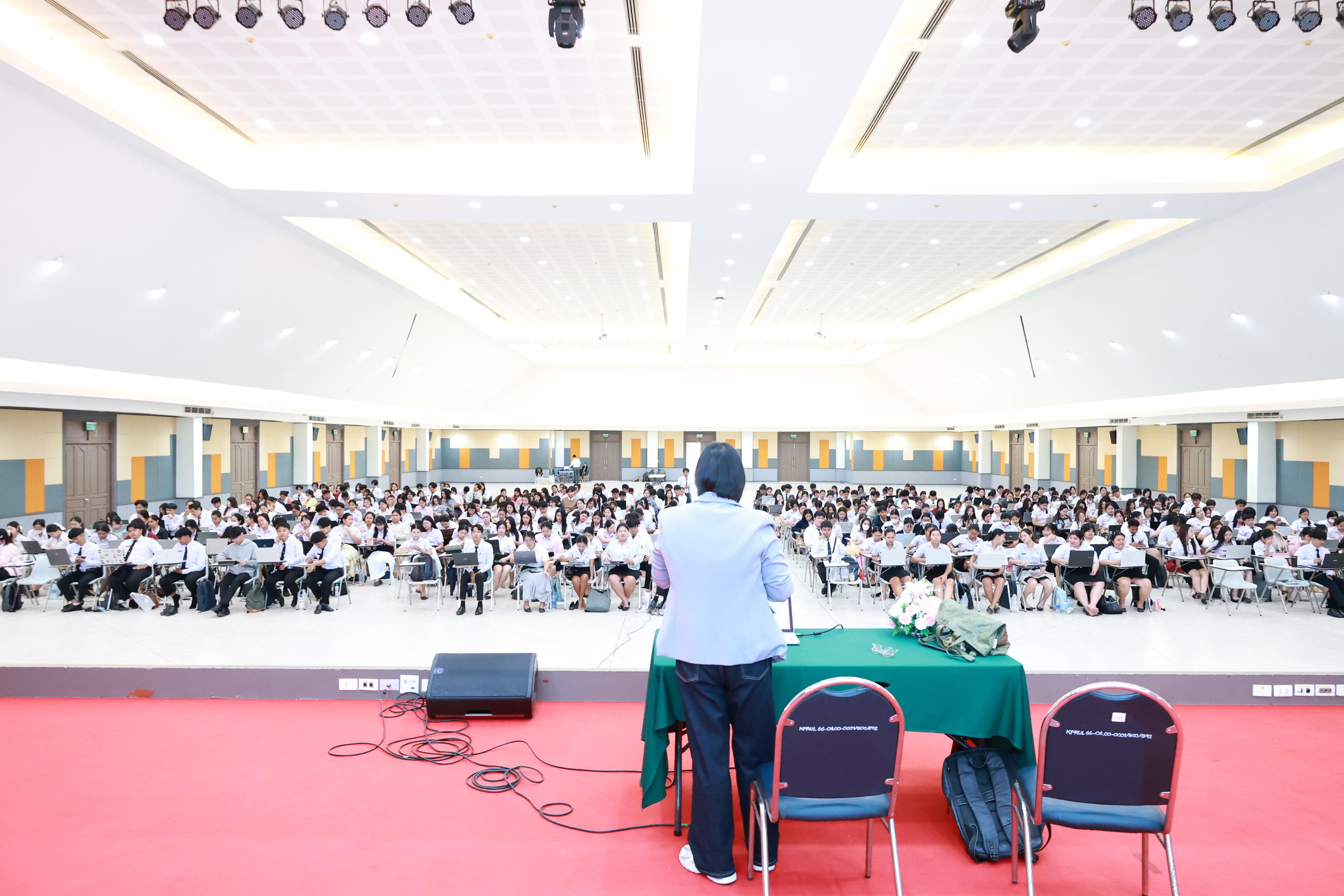 282. กิจกรรมอบรมสัมนาเชิงปฏิบัติการเขียนบทความและนำเสนอนวัฒกรรมทางการศึกษาสำหรับนักศึกชั้นปีที่ 4 (ครูนักนวัฒกรรม)