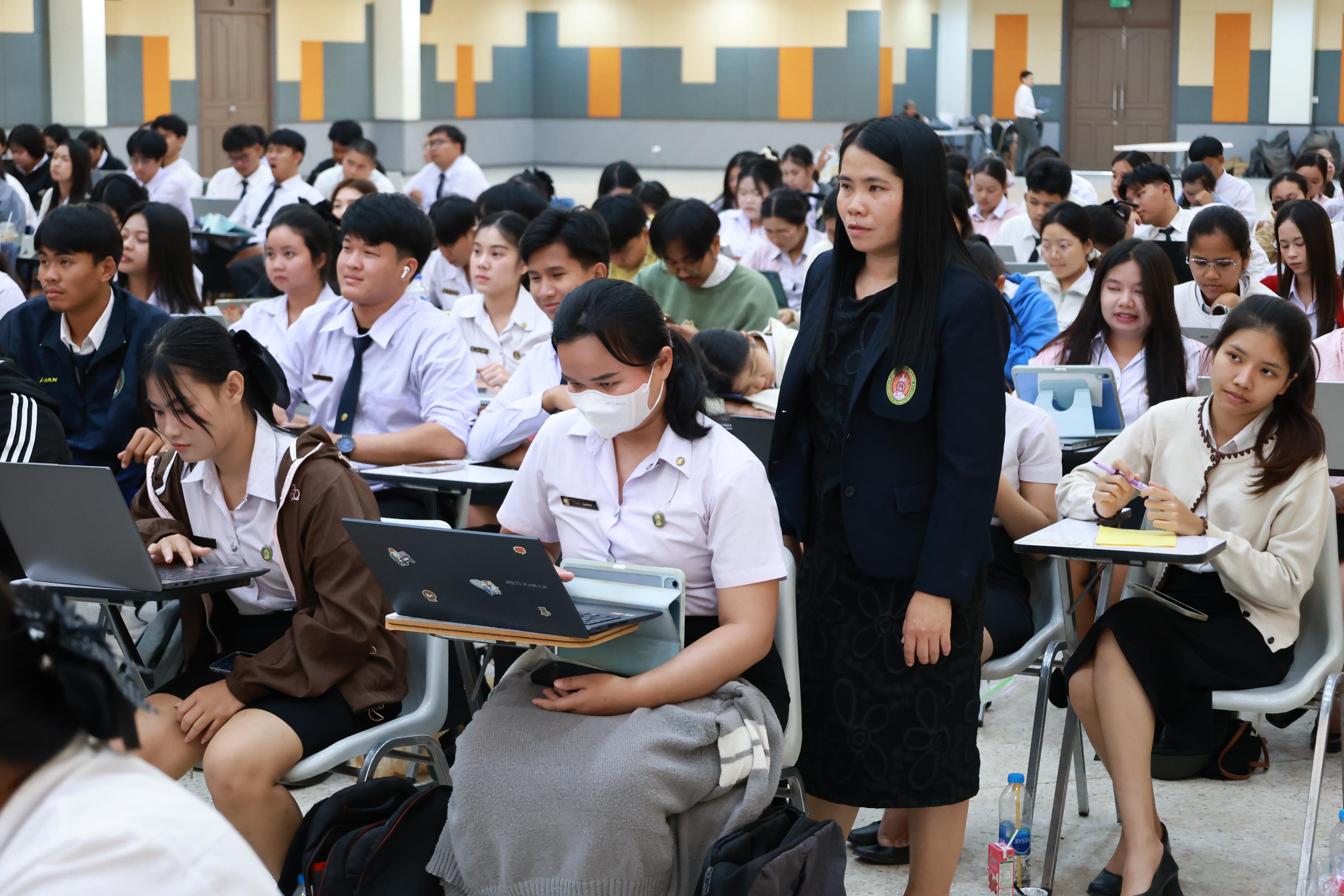 286. กิจกรรมอบรมสัมนาเชิงปฏิบัติการเขียนบทความและนำเสนอนวัฒกรรมทางการศึกษาสำหรับนักศึกชั้นปีที่ 4 (ครูนักนวัฒกรรม)