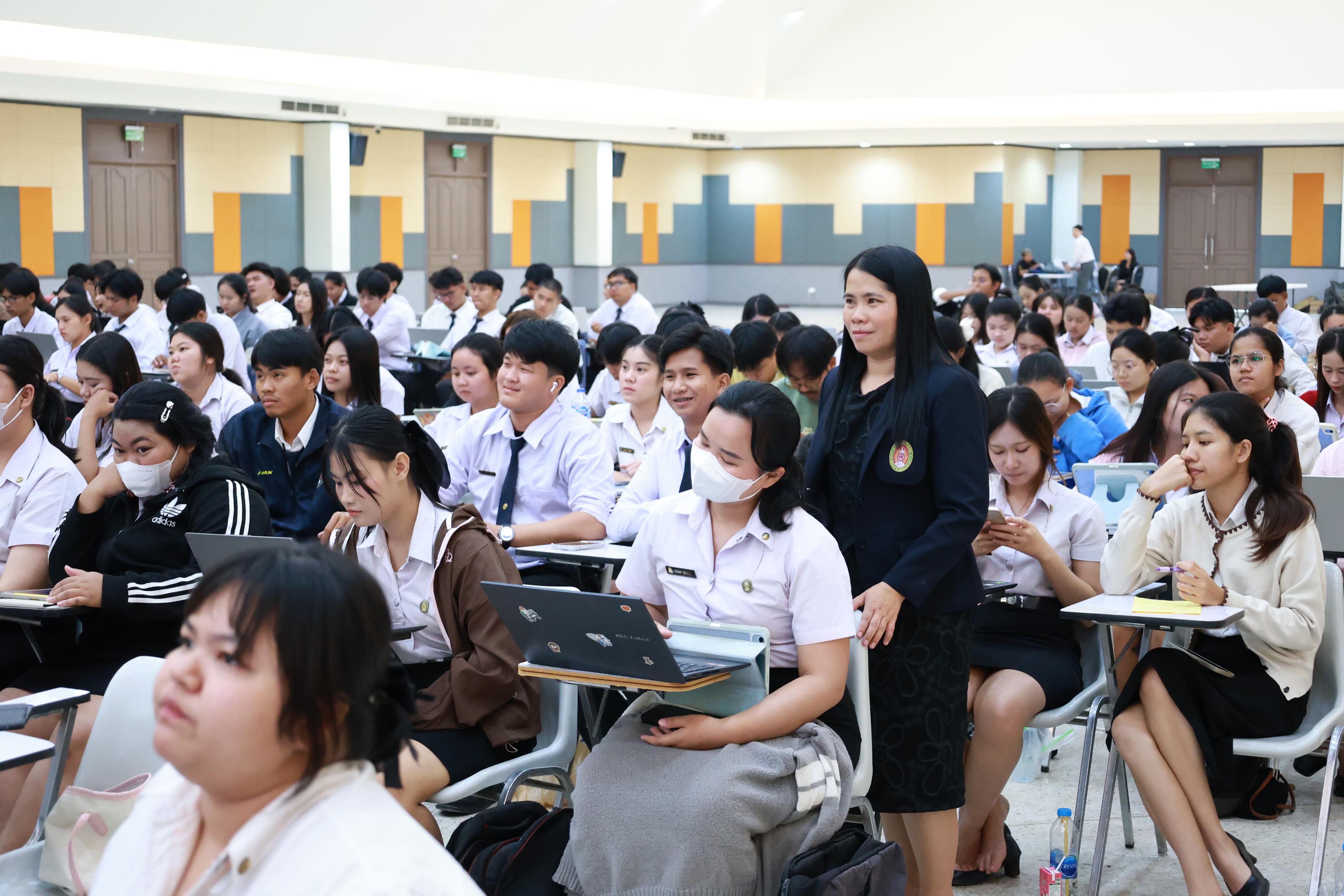 288. กิจกรรมอบรมสัมนาเชิงปฏิบัติการเขียนบทความและนำเสนอนวัฒกรรมทางการศึกษาสำหรับนักศึกชั้นปีที่ 4 (ครูนักนวัฒกรรม)