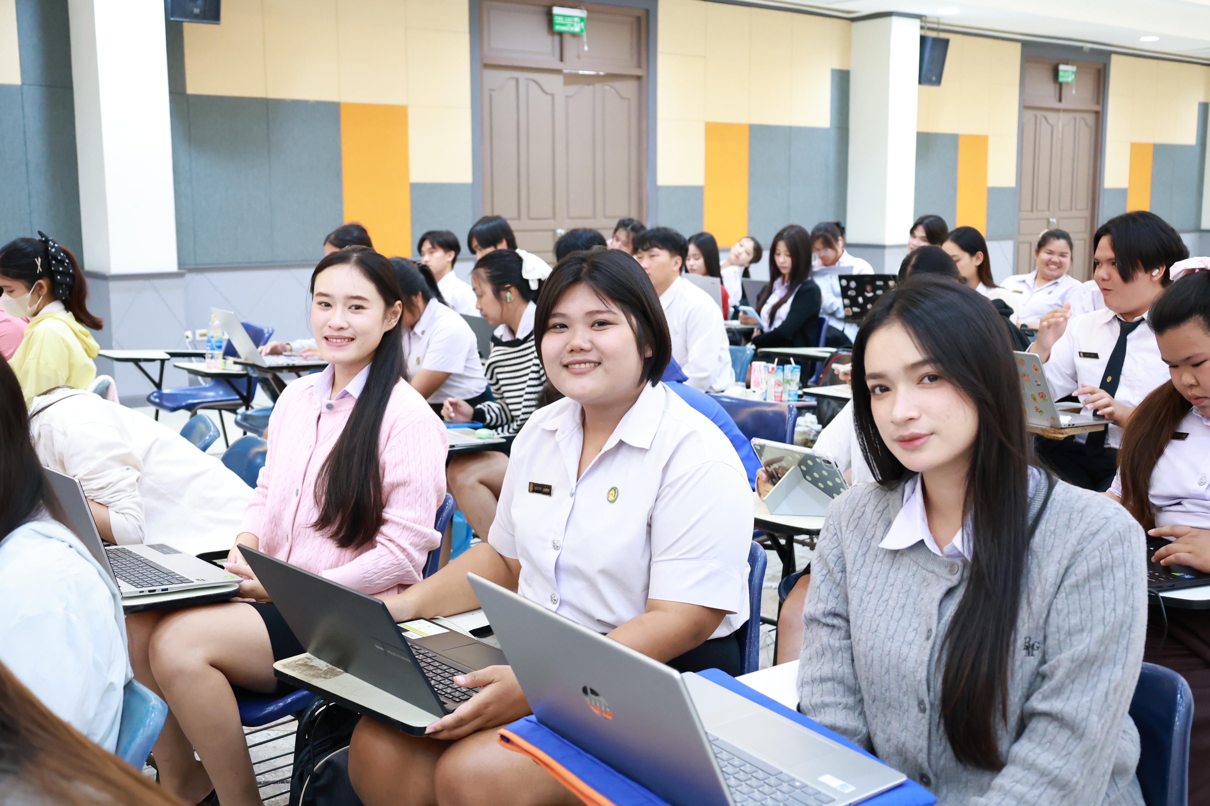 306. กิจกรรมอบรมสัมนาเชิงปฏิบัติการเขียนบทความและนำเสนอนวัฒกรรมทางการศึกษาสำหรับนักศึกชั้นปีที่ 4 (ครูนักนวัฒกรรม)