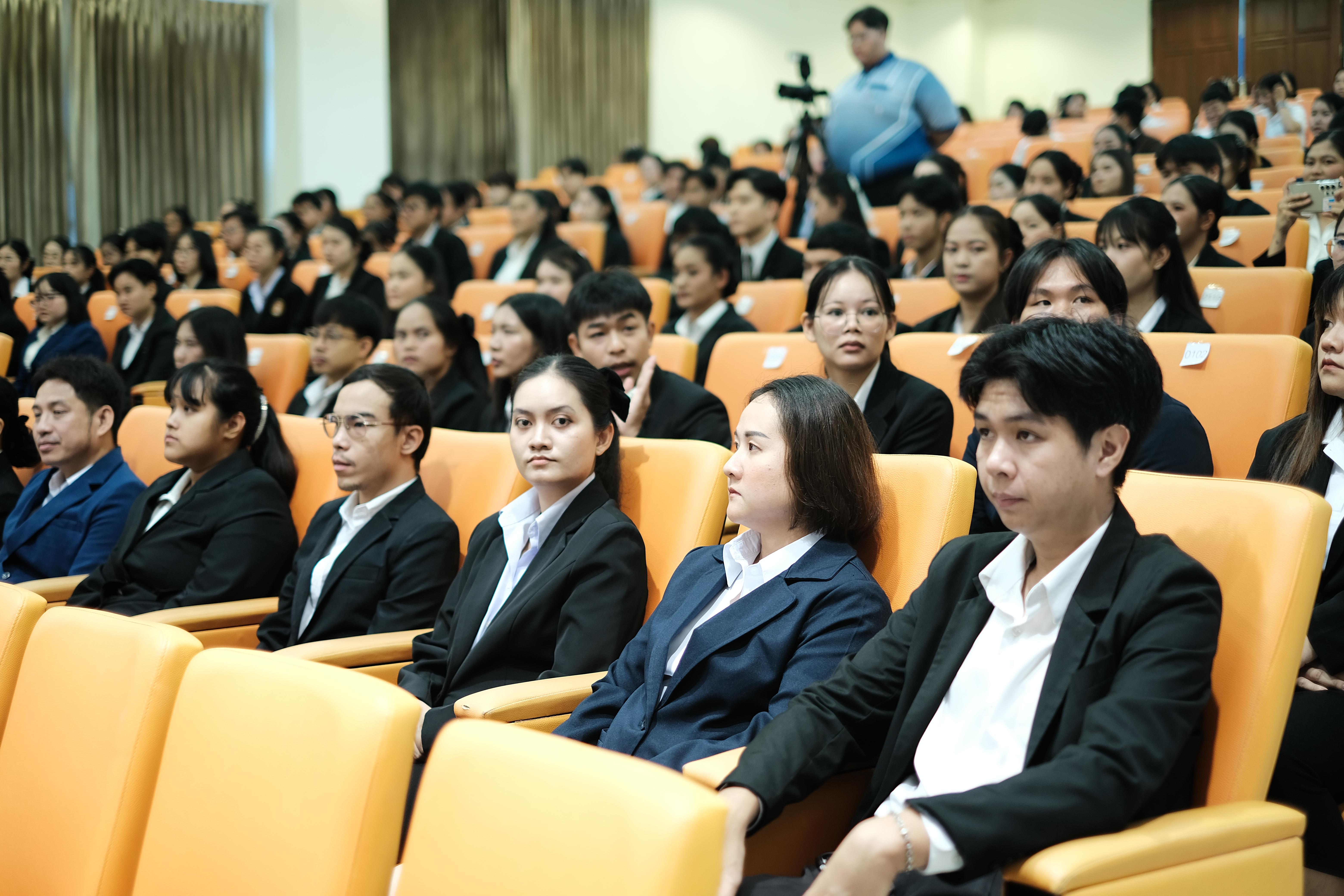 2. คณะครุศาสตร์มหาลัยราชภัฏกำแพงเพชร จัดกิจกรรมมอบเกียรติบัตรและแสดงความยินดีกับผู้สำเร็จการศึกษานักศึกษาหลักสูตรประกาศนียบัตรบัณฑิต สาขาวิชาชีพครู