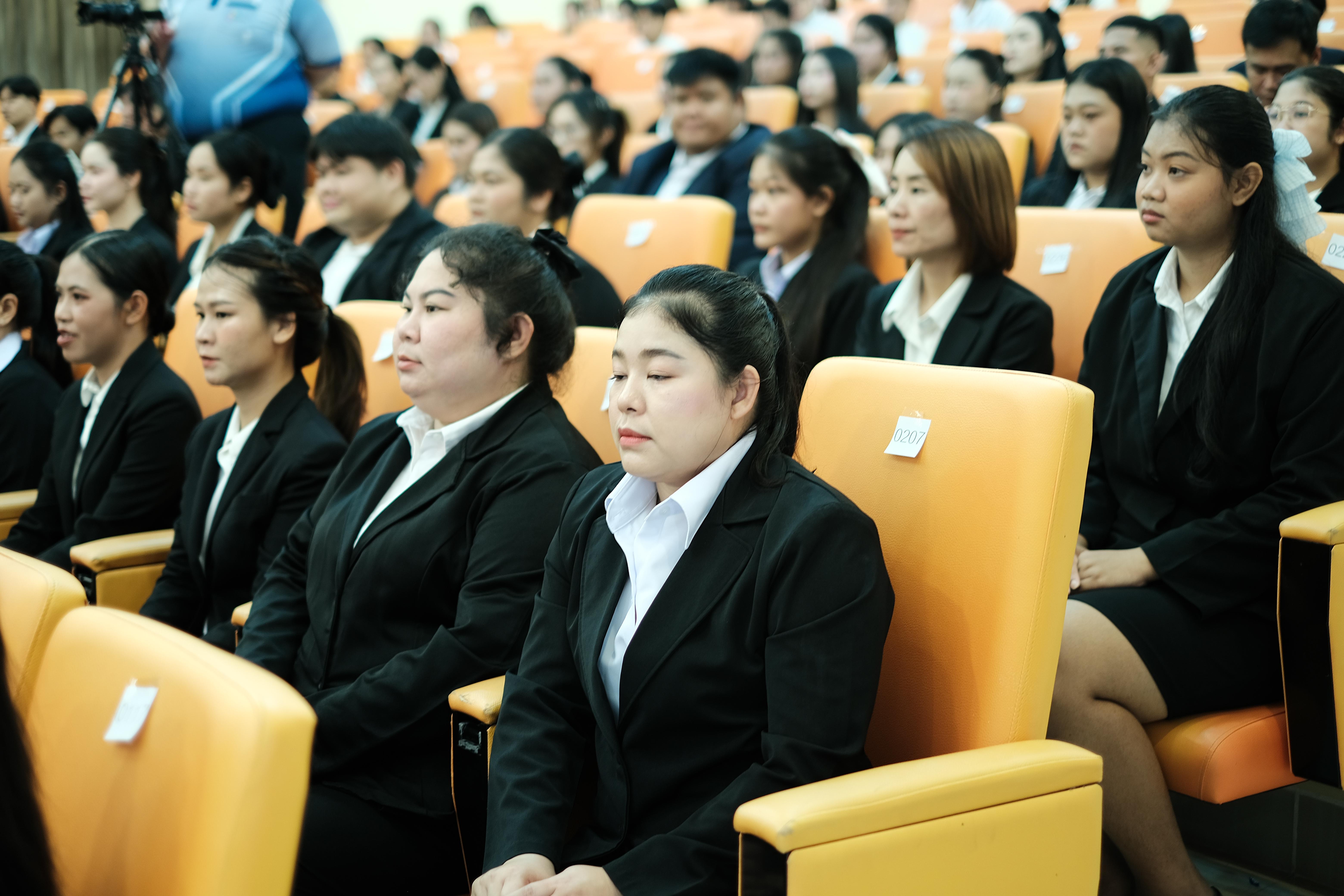 4. คณะครุศาสตร์มหาลัยราชภัฏกำแพงเพชร จัดกิจกรรมมอบเกียรติบัตรและแสดงความยินดีกับผู้สำเร็จการศึกษานักศึกษาหลักสูตรประกาศนียบัตรบัณฑิต สาขาวิชาชีพครู