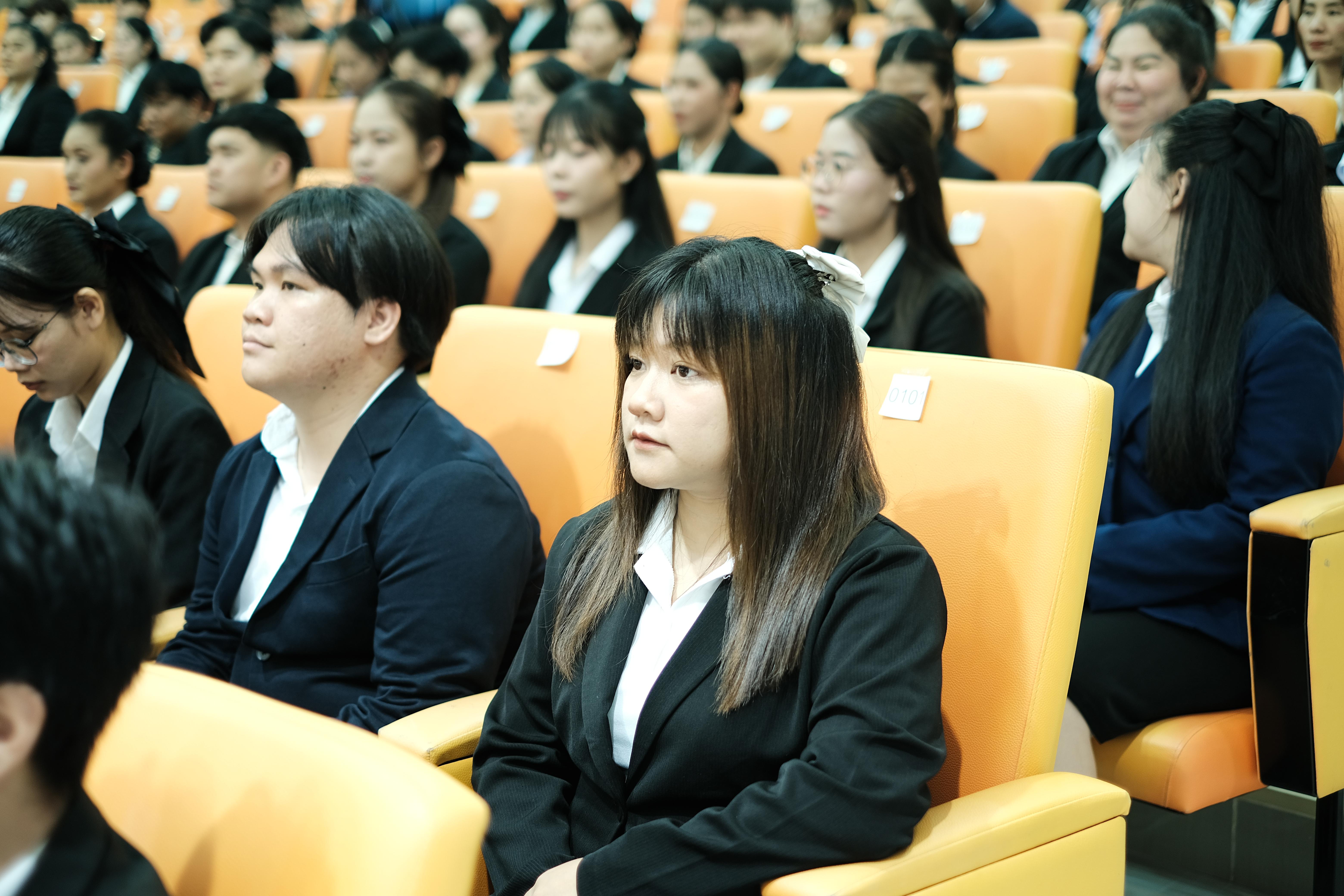 5. คณะครุศาสตร์มหาลัยราชภัฏกำแพงเพชร จัดกิจกรรมมอบเกียรติบัตรและแสดงความยินดีกับผู้สำเร็จการศึกษานักศึกษาหลักสูตรประกาศนียบัตรบัณฑิต สาขาวิชาชีพครู