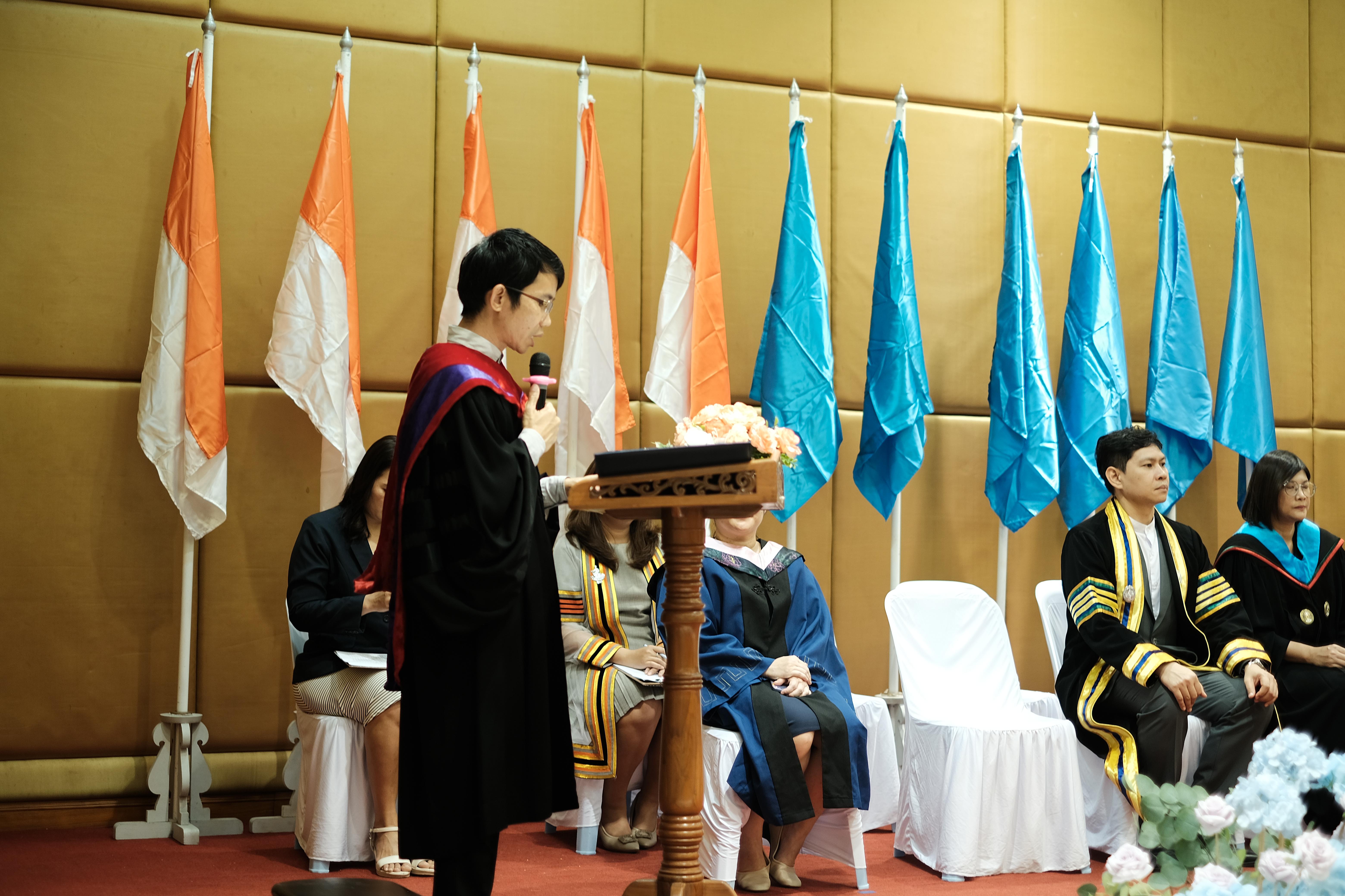 8. คณะครุศาสตร์มหาลัยราชภัฏกำแพงเพชร จัดกิจกรรมมอบเกียรติบัตรและแสดงความยินดีกับผู้สำเร็จการศึกษานักศึกษาหลักสูตรประกาศนียบัตรบัณฑิต สาขาวิชาชีพครู