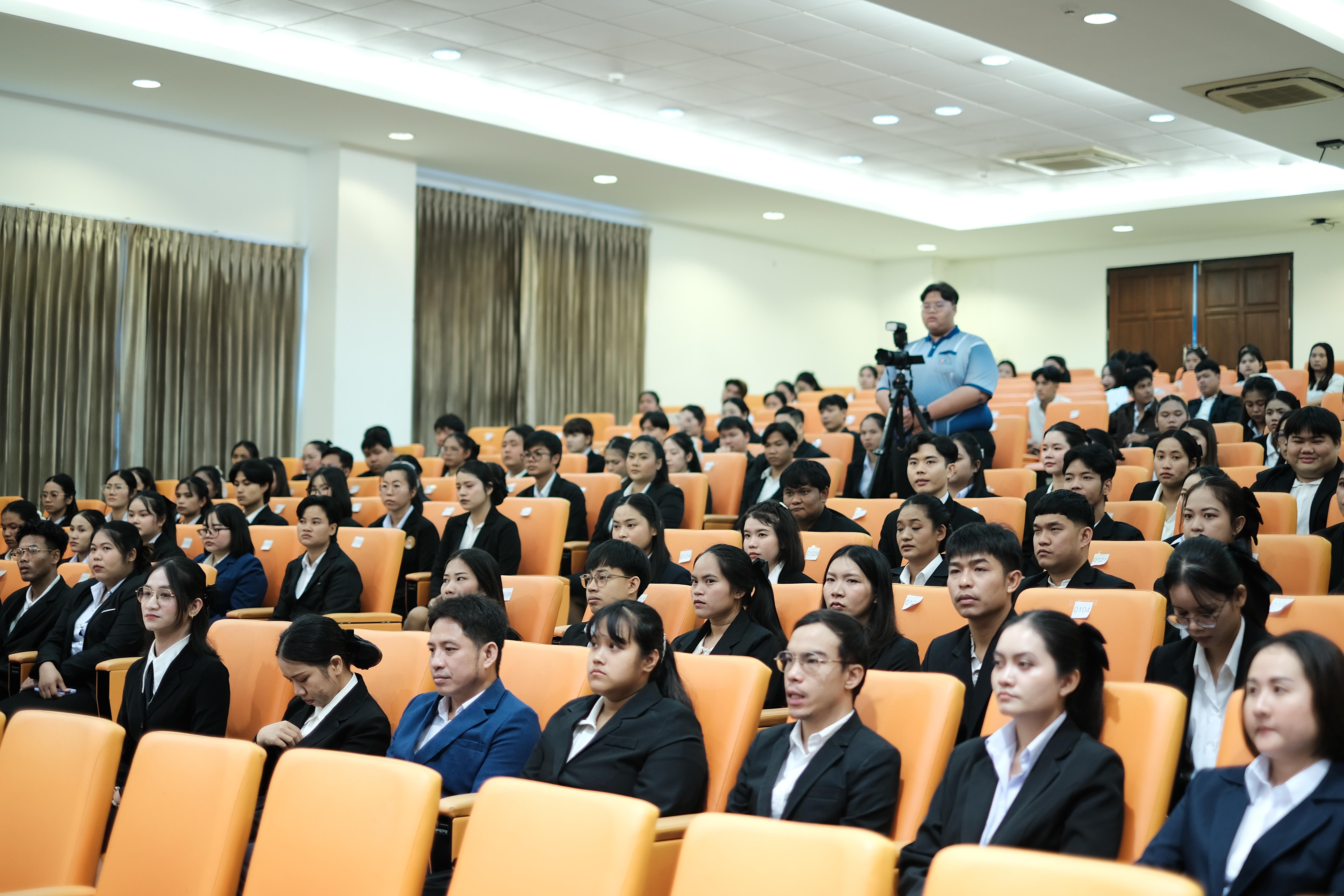 9. คณะครุศาสตร์มหาลัยราชภัฏกำแพงเพชร จัดกิจกรรมมอบเกียรติบัตรและแสดงความยินดีกับผู้สำเร็จการศึกษานักศึกษาหลักสูตรประกาศนียบัตรบัณฑิต สาขาวิชาชีพครู