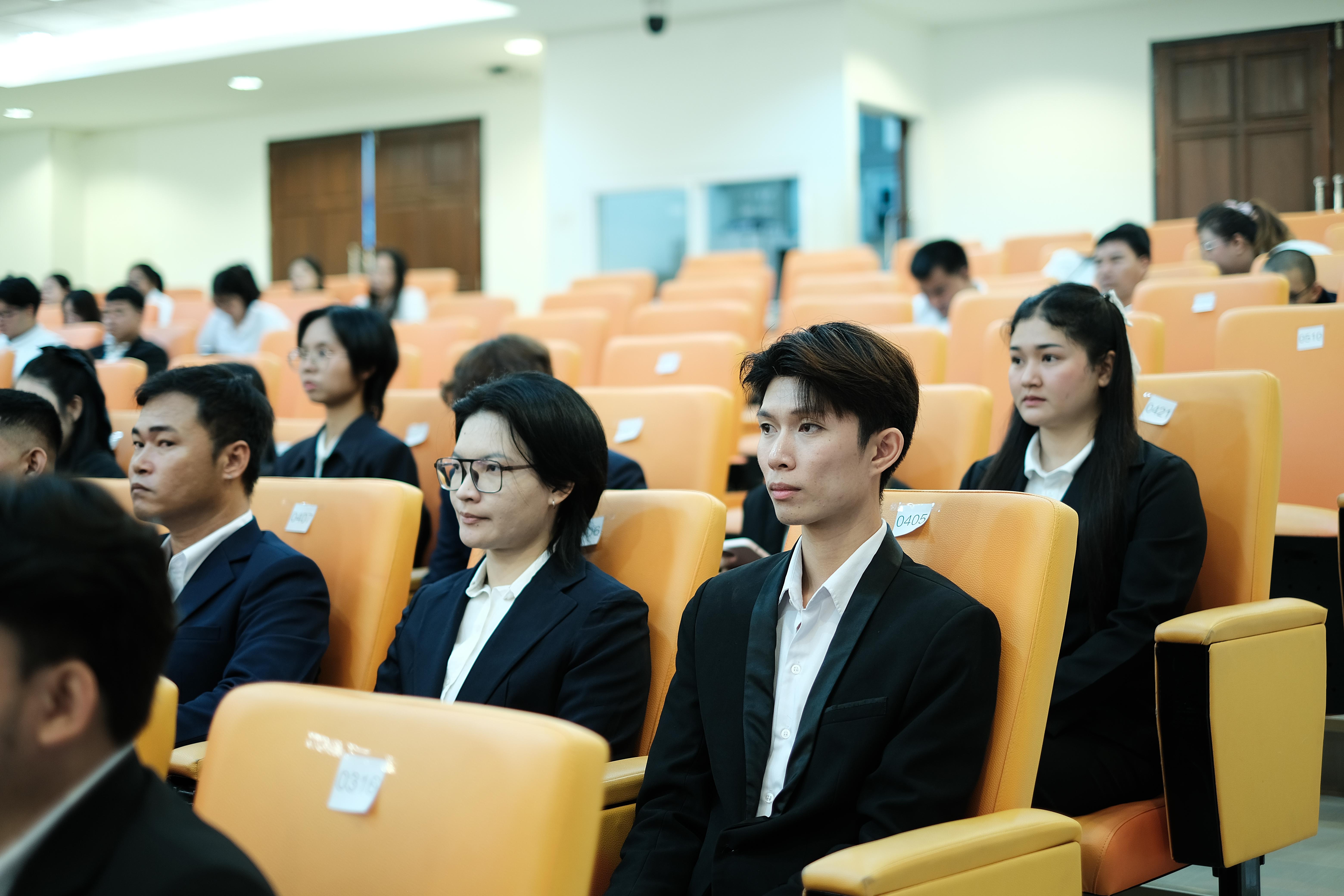 13. คณะครุศาสตร์มหาลัยราชภัฏกำแพงเพชร จัดกิจกรรมมอบเกียรติบัตรและแสดงความยินดีกับผู้สำเร็จการศึกษานักศึกษาหลักสูตรประกาศนียบัตรบัณฑิต สาขาวิชาชีพครู