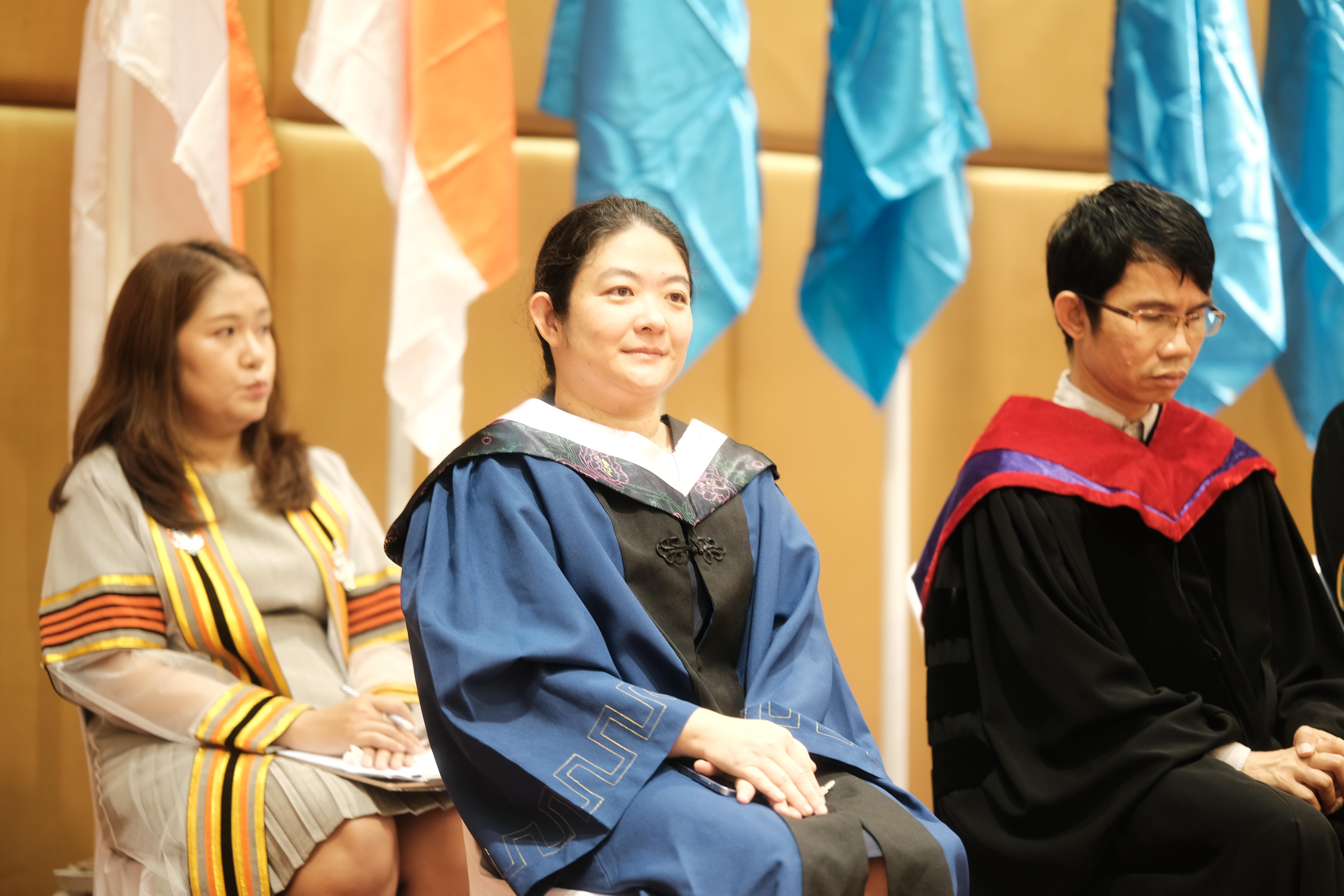 15. คณะครุศาสตร์มหาลัยราชภัฏกำแพงเพชร จัดกิจกรรมมอบเกียรติบัตรและแสดงความยินดีกับผู้สำเร็จการศึกษานักศึกษาหลักสูตรประกาศนียบัตรบัณฑิต สาขาวิชาชีพครู