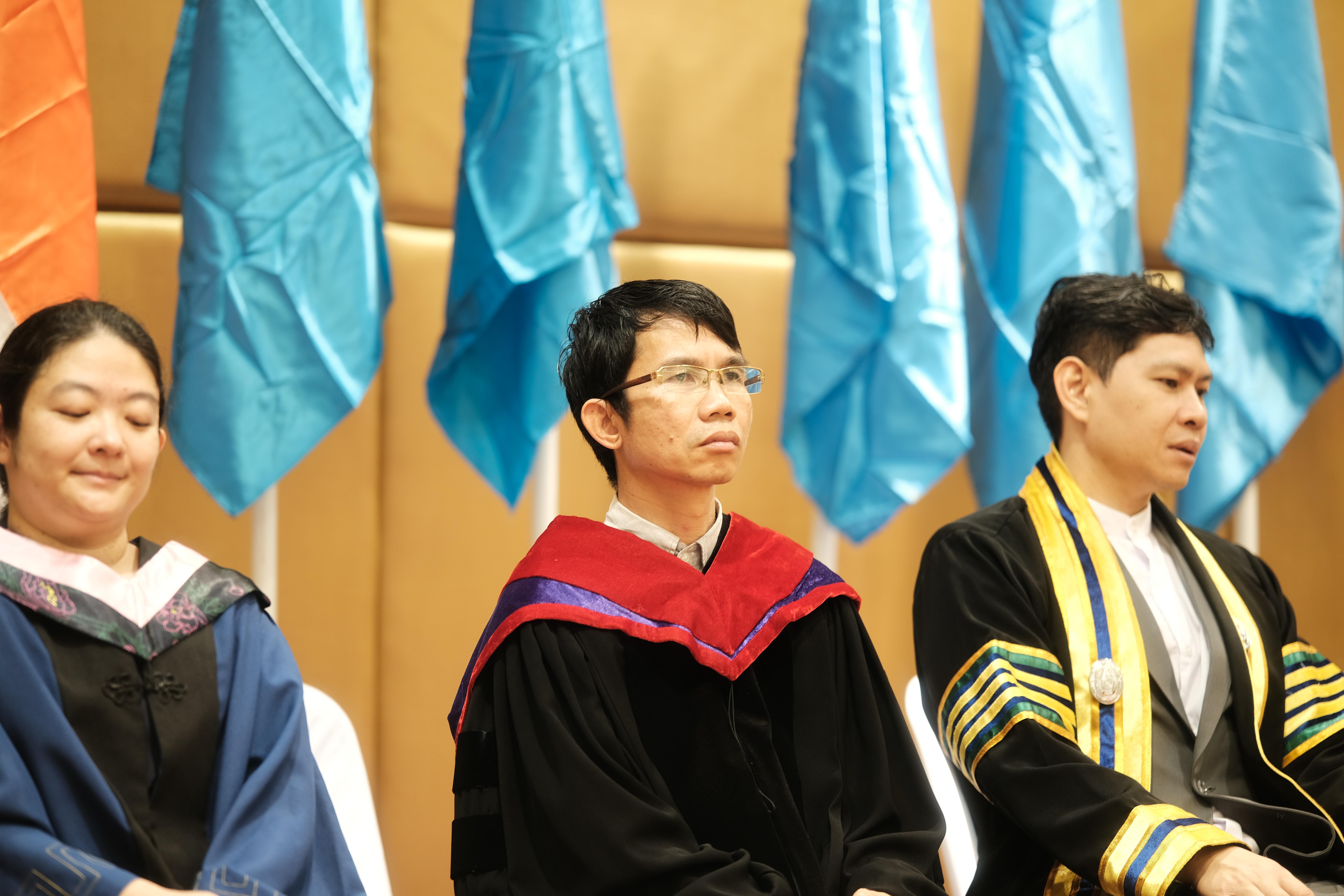 16. คณะครุศาสตร์มหาลัยราชภัฏกำแพงเพชร จัดกิจกรรมมอบเกียรติบัตรและแสดงความยินดีกับผู้สำเร็จการศึกษานักศึกษาหลักสูตรประกาศนียบัตรบัณฑิต สาขาวิชาชีพครู