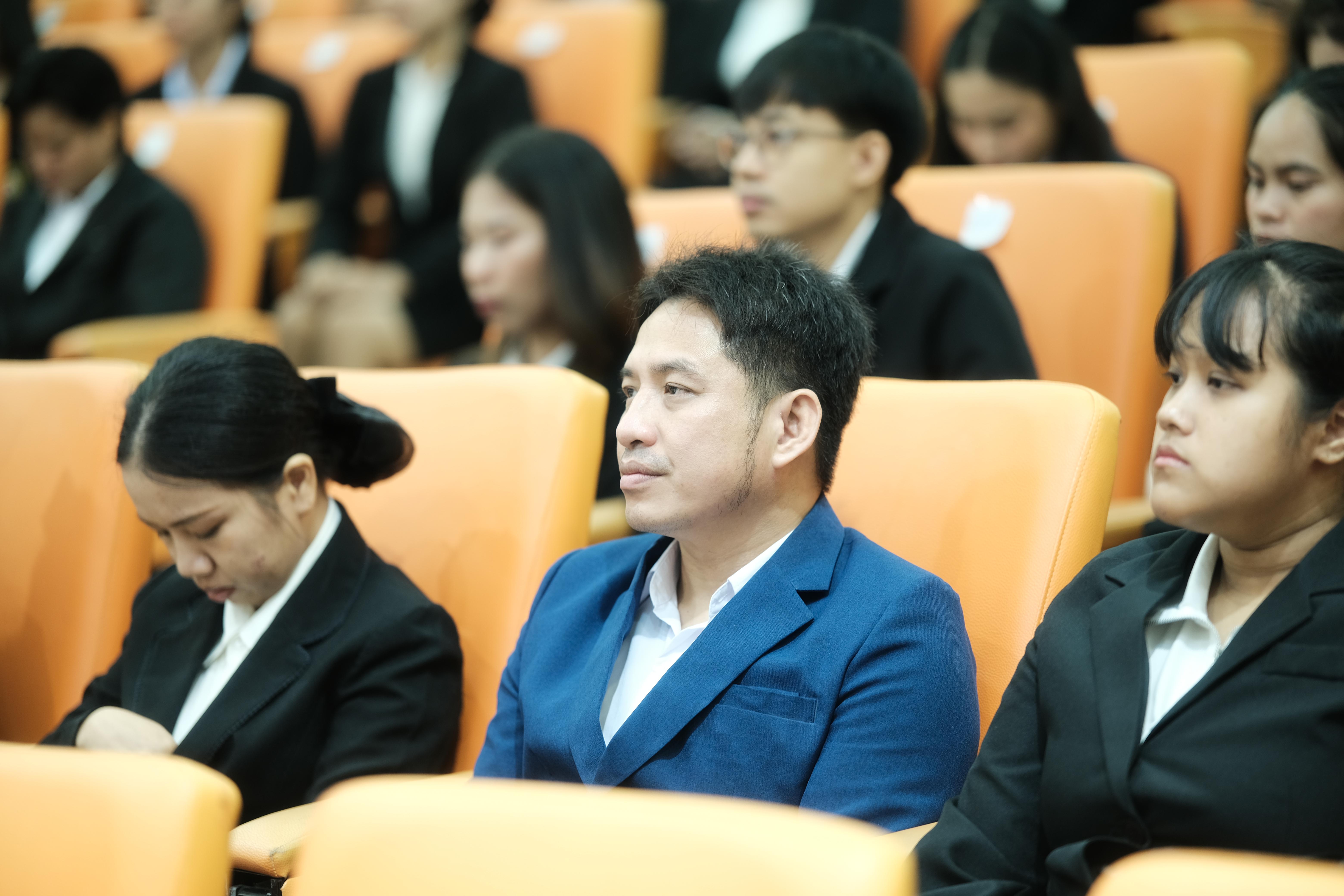 18. คณะครุศาสตร์มหาลัยราชภัฏกำแพงเพชร จัดกิจกรรมมอบเกียรติบัตรและแสดงความยินดีกับผู้สำเร็จการศึกษานักศึกษาหลักสูตรประกาศนียบัตรบัณฑิต สาขาวิชาชีพครู