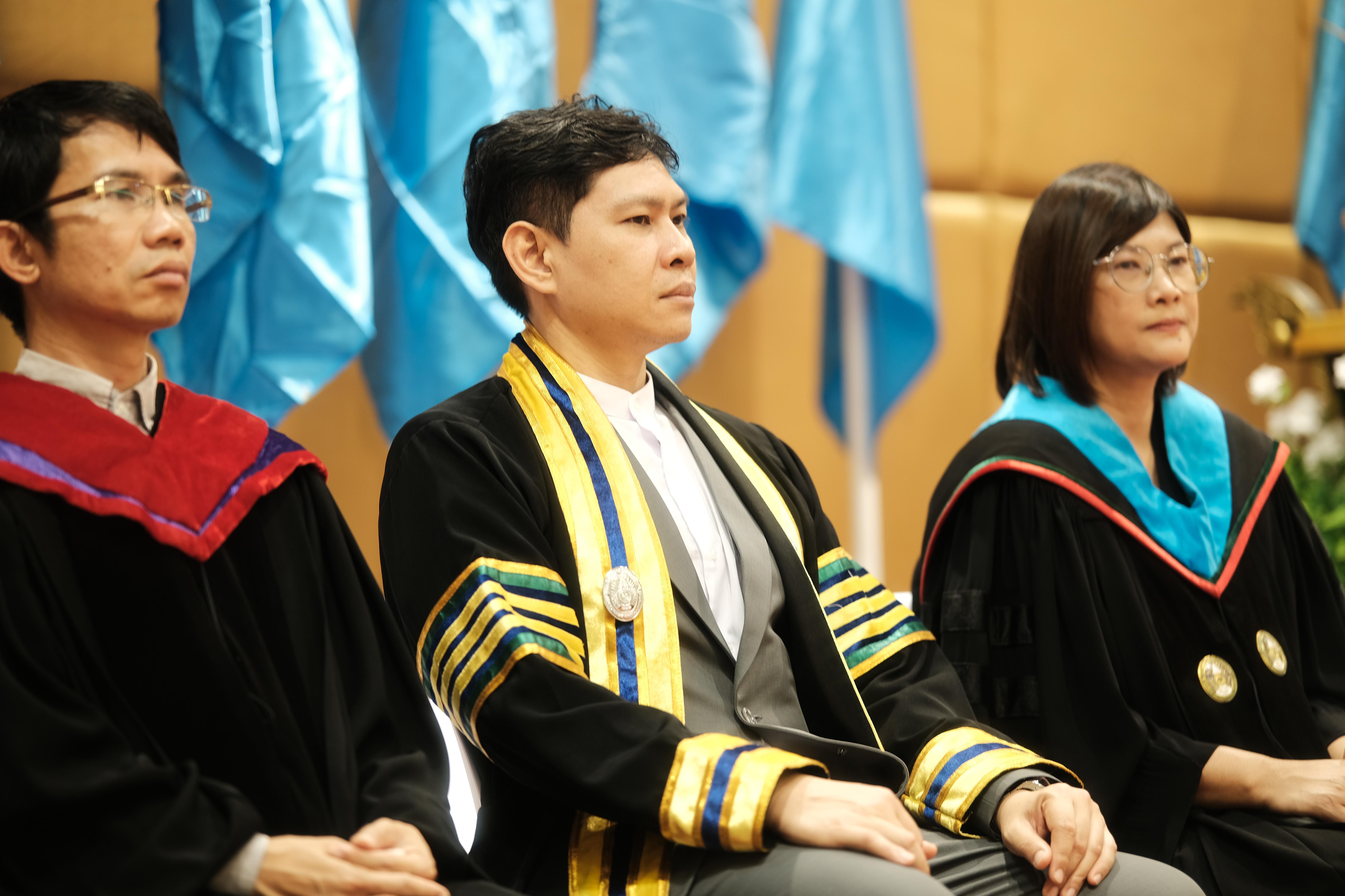 25. คณะครุศาสตร์มหาลัยราชภัฏกำแพงเพชร จัดกิจกรรมมอบเกียรติบัตรและแสดงความยินดีกับผู้สำเร็จการศึกษานักศึกษาหลักสูตรประกาศนียบัตรบัณฑิต สาขาวิชาชีพครู