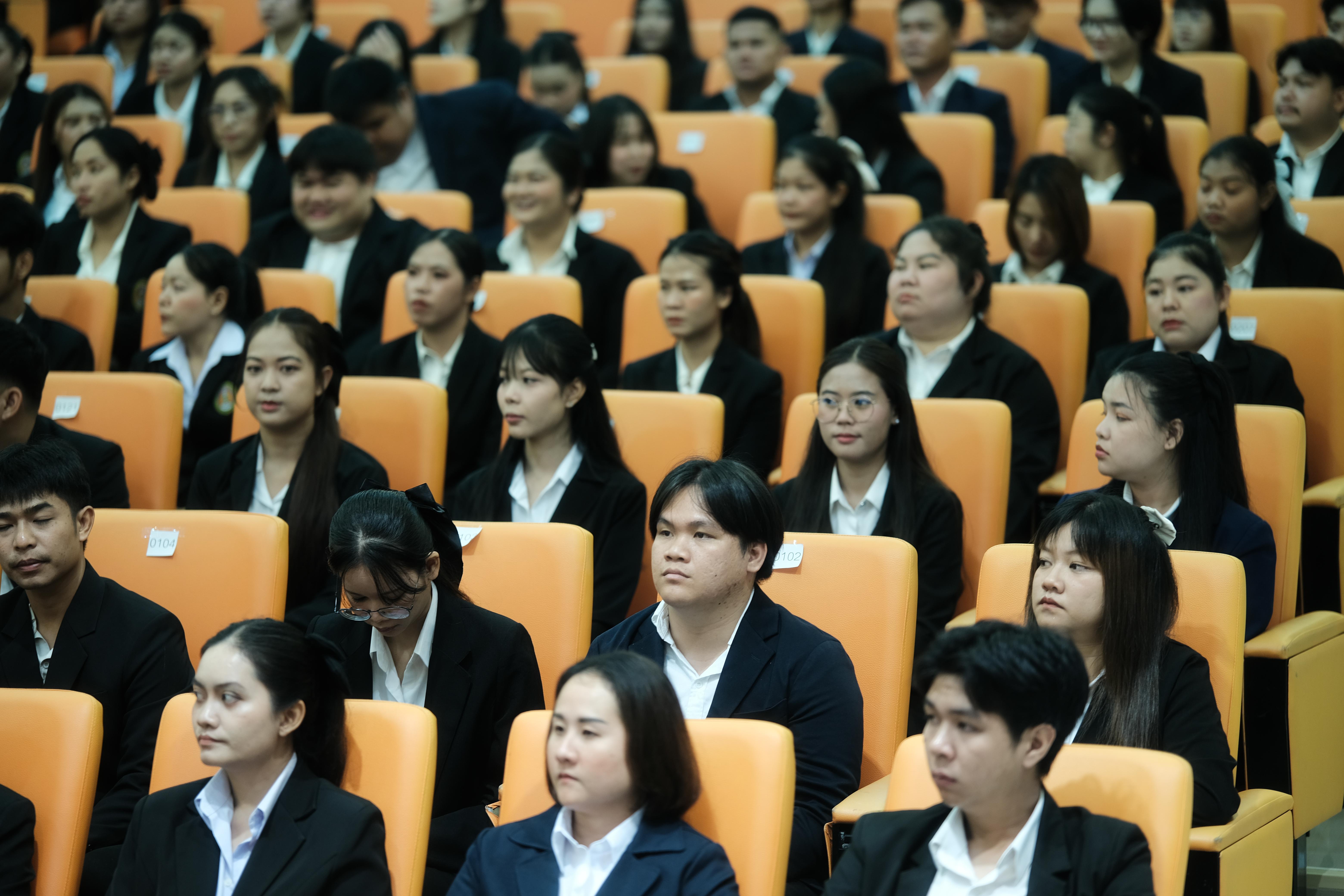 30. คณะครุศาสตร์มหาลัยราชภัฏกำแพงเพชร จัดกิจกรรมมอบเกียรติบัตรและแสดงความยินดีกับผู้สำเร็จการศึกษานักศึกษาหลักสูตรประกาศนียบัตรบัณฑิต สาขาวิชาชีพครู