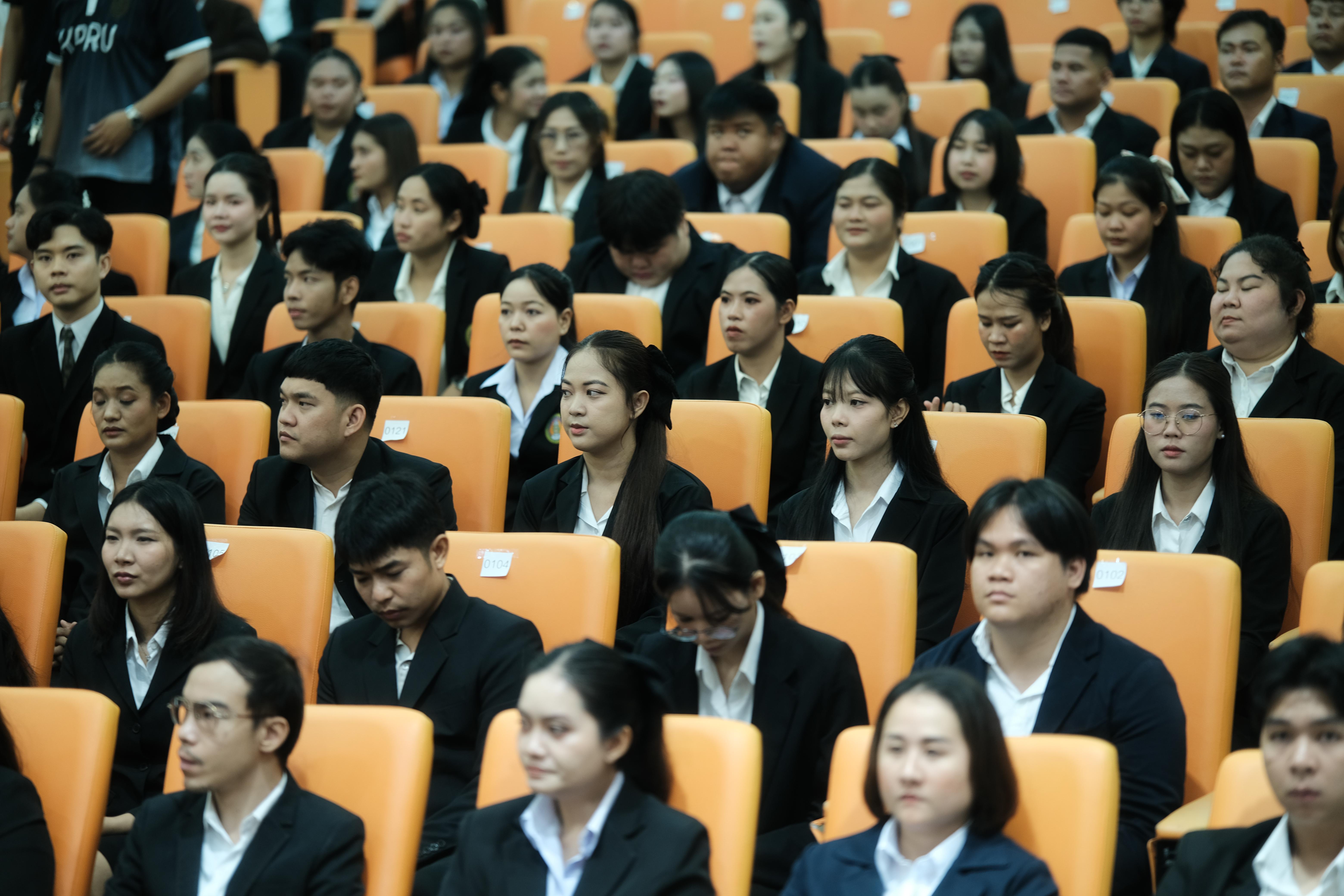 31. คณะครุศาสตร์มหาลัยราชภัฏกำแพงเพชร จัดกิจกรรมมอบเกียรติบัตรและแสดงความยินดีกับผู้สำเร็จการศึกษานักศึกษาหลักสูตรประกาศนียบัตรบัณฑิต สาขาวิชาชีพครู