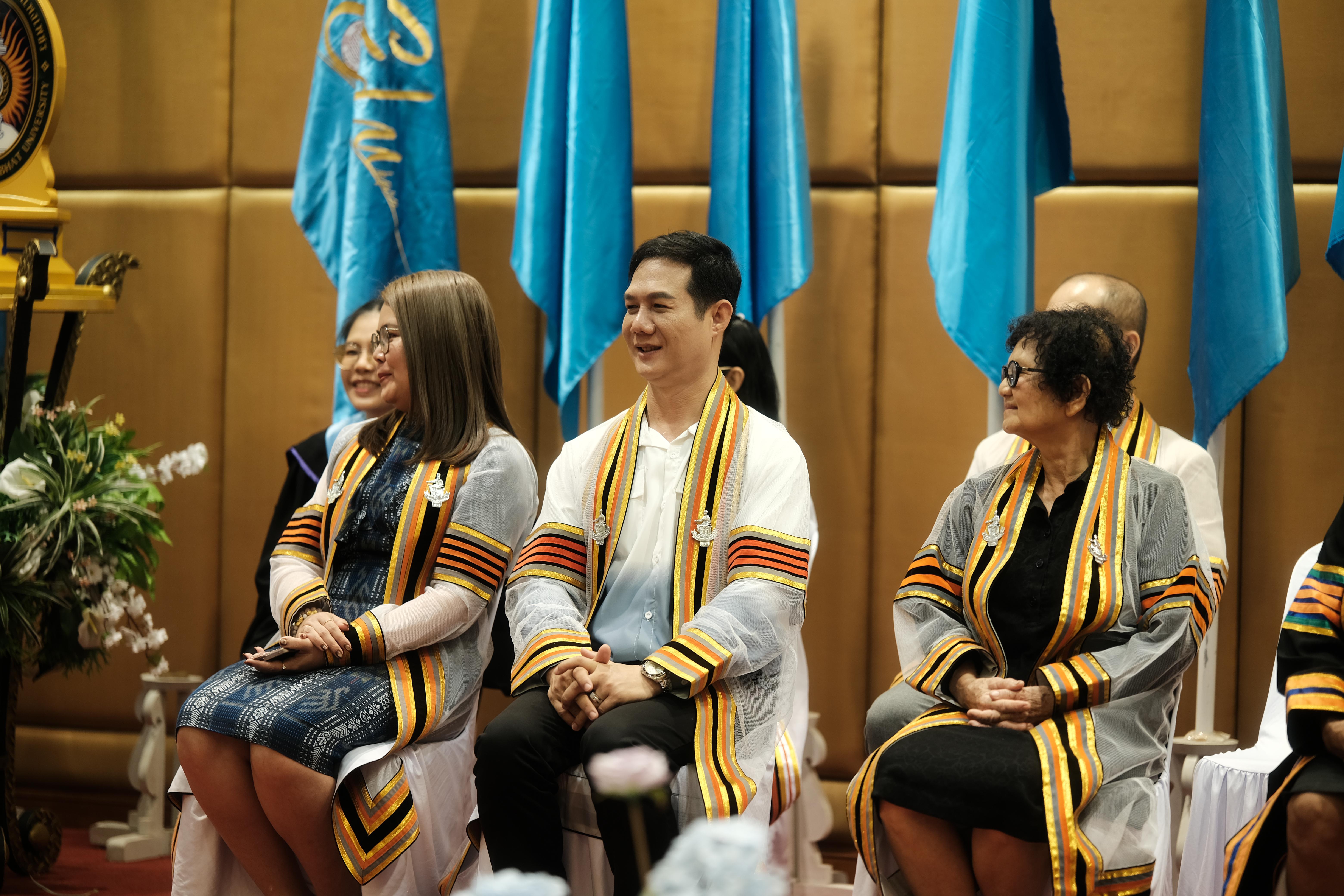 44. คณะครุศาสตร์มหาลัยราชภัฏกำแพงเพชร จัดกิจกรรมมอบเกียรติบัตรและแสดงความยินดีกับผู้สำเร็จการศึกษานักศึกษาหลักสูตรประกาศนียบัตรบัณฑิต สาขาวิชาชีพครู