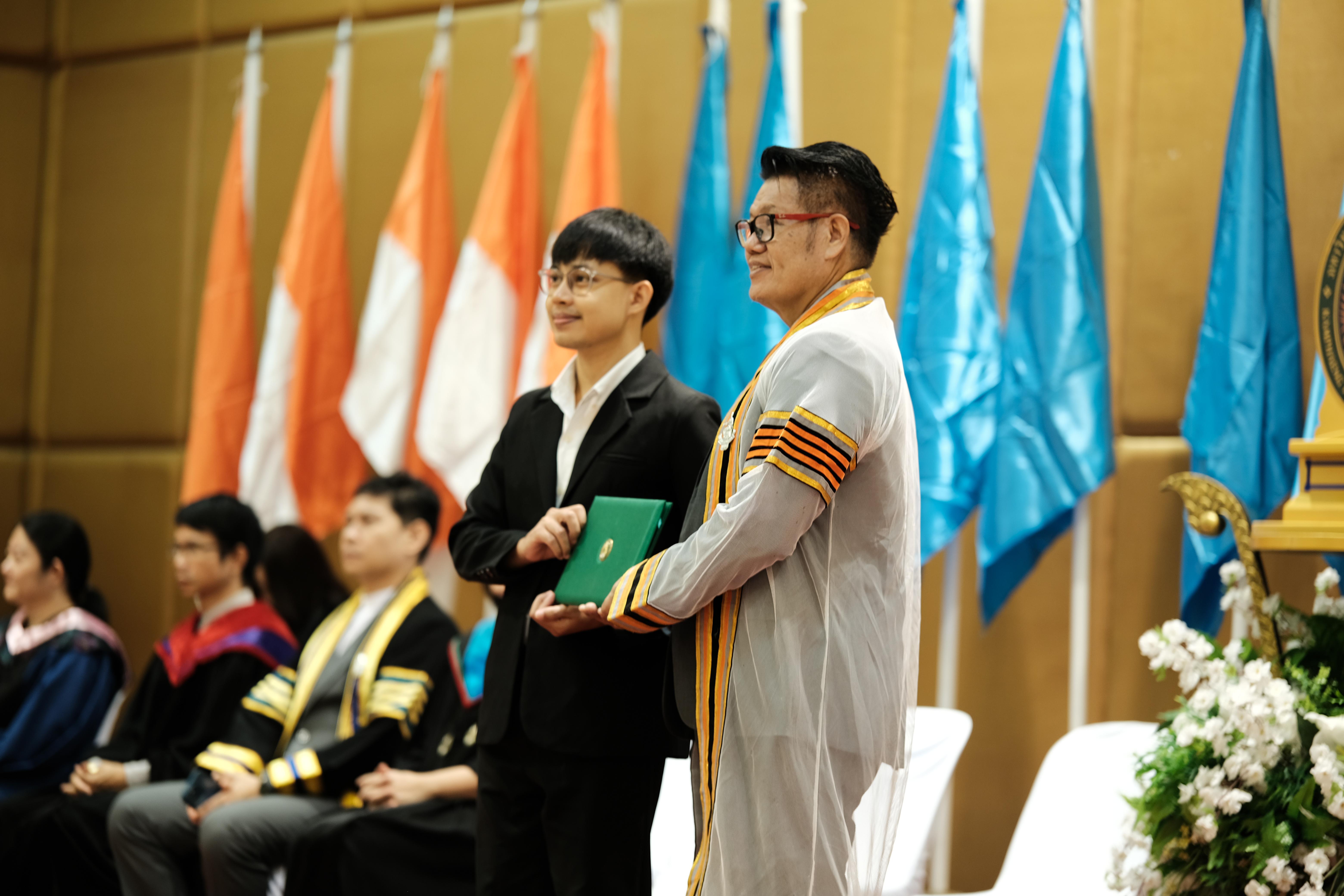 67. คณะครุศาสตร์มหาลัยราชภัฏกำแพงเพชร จัดกิจกรรมมอบเกียรติบัตรและแสดงความยินดีกับผู้สำเร็จการศึกษานักศึกษาหลักสูตรประกาศนียบัตรบัณฑิต สาขาวิชาชีพครู