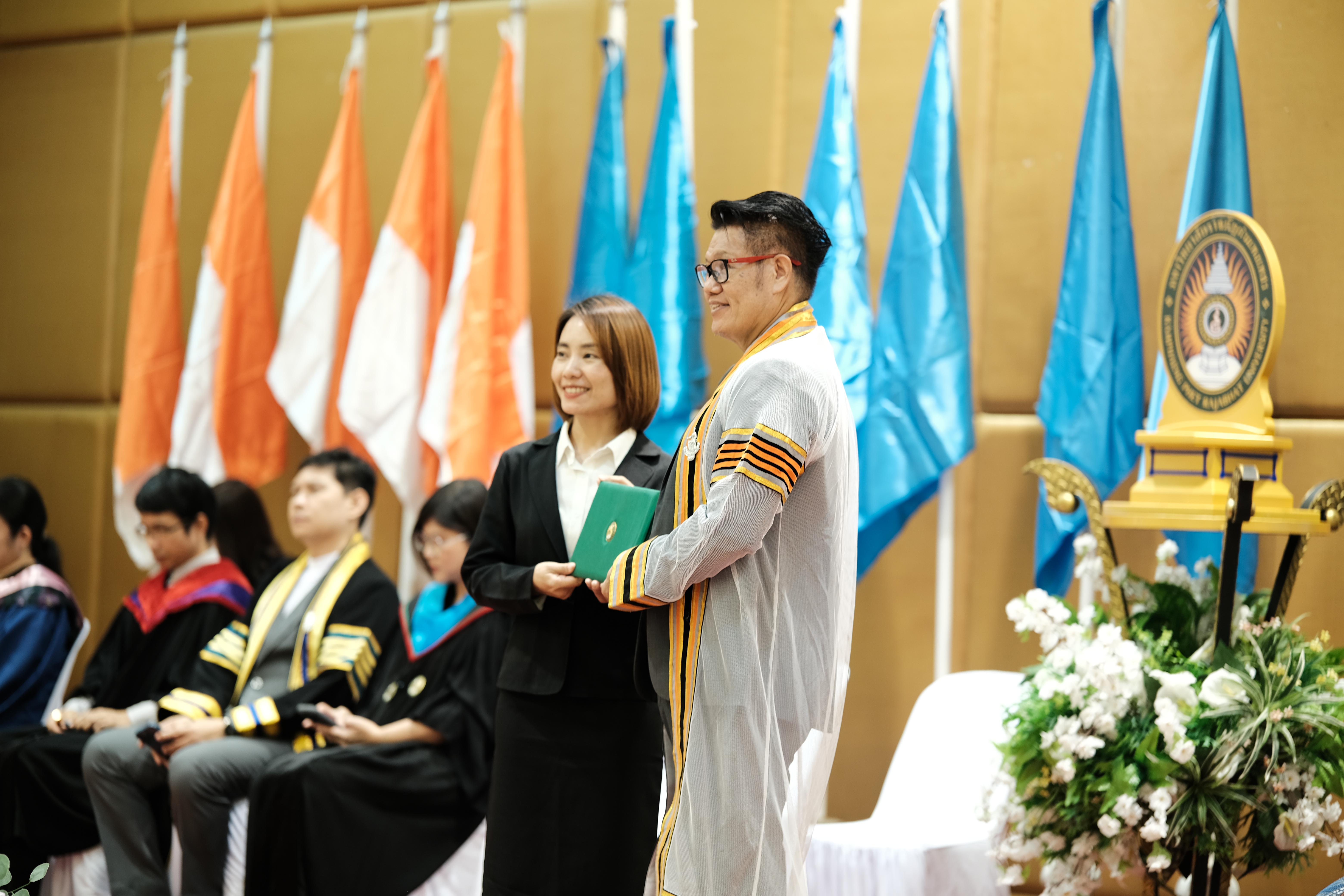 105. คณะครุศาสตร์มหาลัยราชภัฏกำแพงเพชร จัดกิจกรรมมอบเกียรติบัตรและแสดงความยินดีกับผู้สำเร็จการศึกษานักศึกษาหลักสูตรประกาศนียบัตรบัณฑิต สาขาวิชาชีพครู