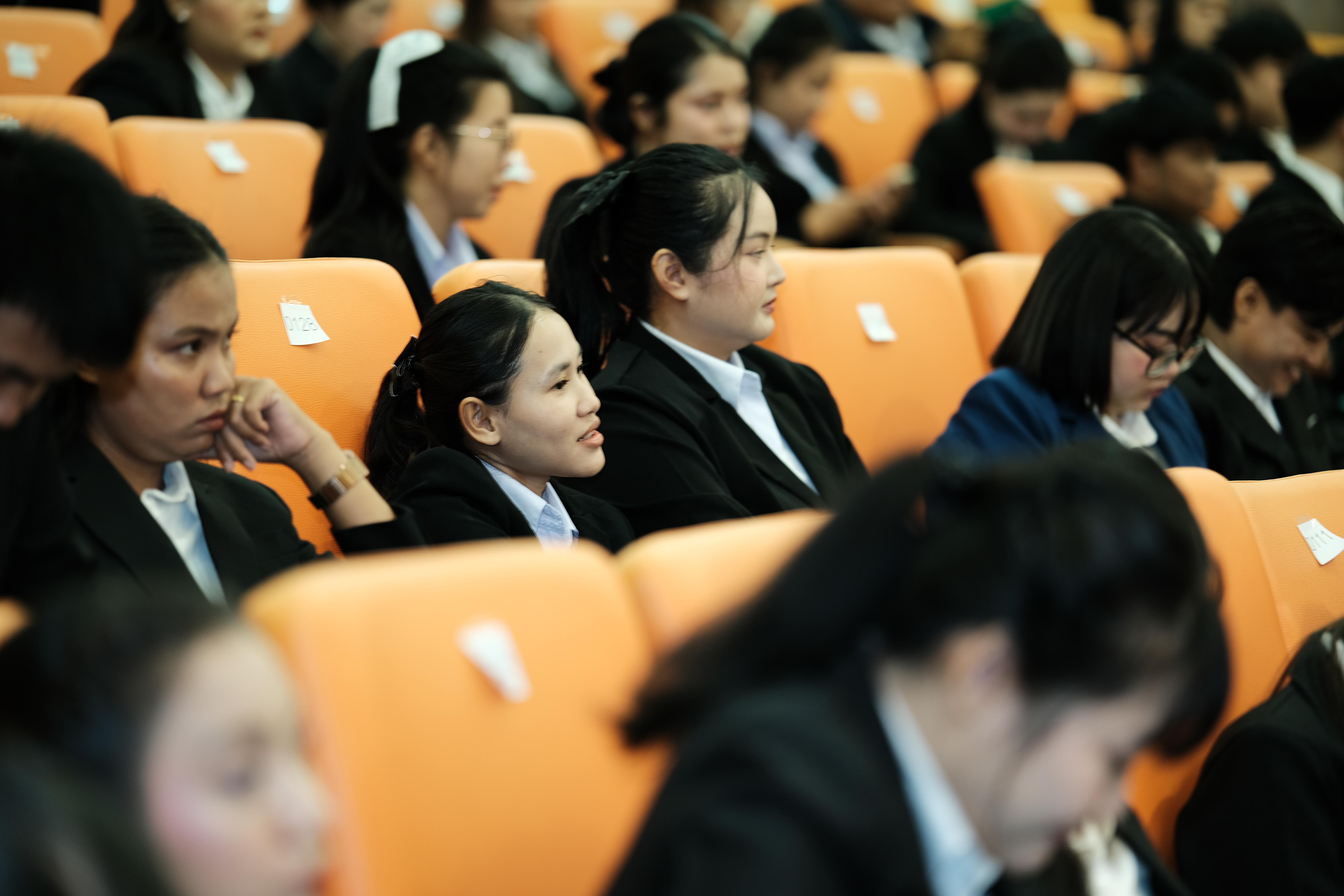 128. คณะครุศาสตร์มหาลัยราชภัฏกำแพงเพชร จัดกิจกรรมมอบเกียรติบัตรและแสดงความยินดีกับผู้สำเร็จการศึกษานักศึกษาหลักสูตรประกาศนียบัตรบัณฑิต สาขาวิชาชีพครู