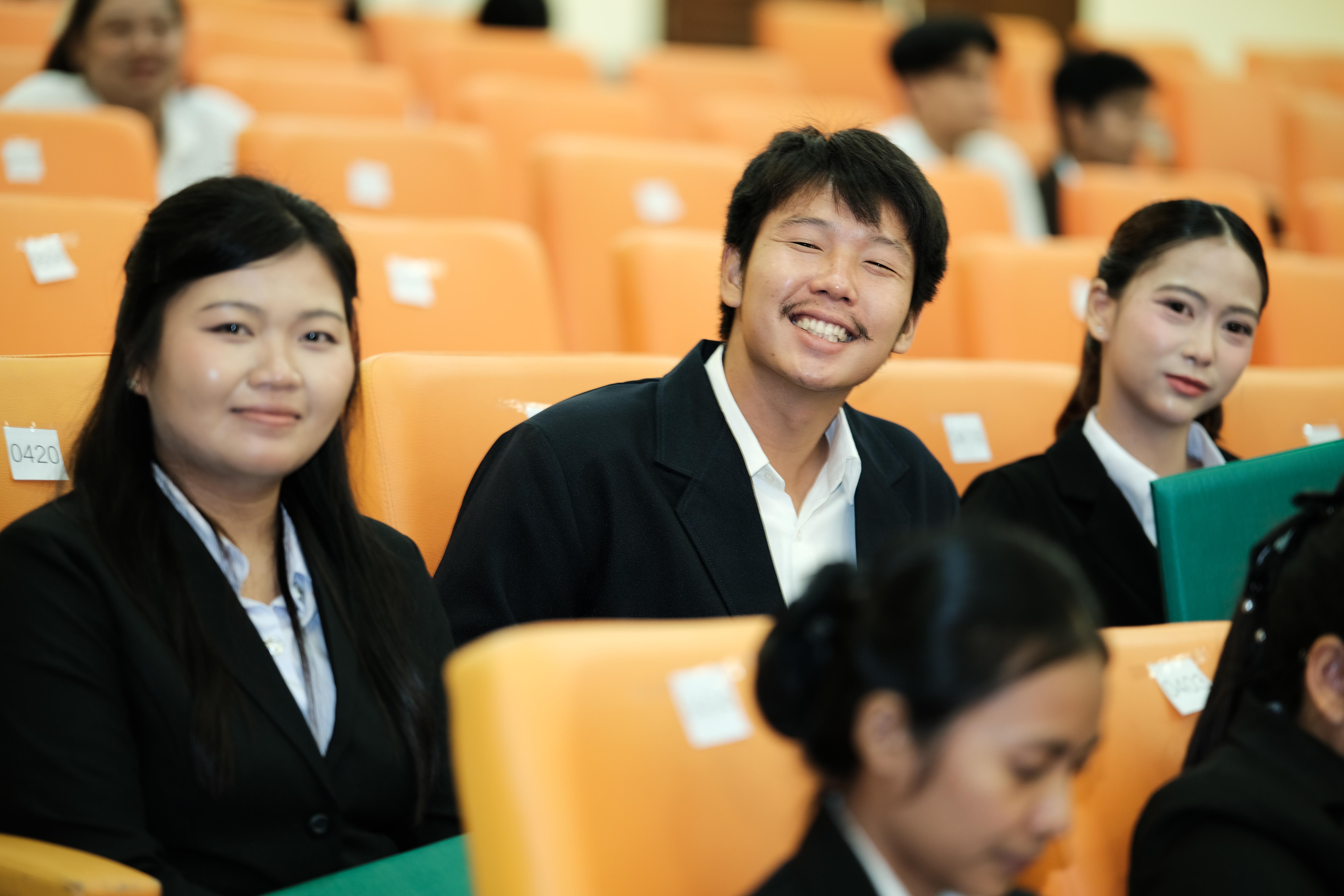 143. คณะครุศาสตร์มหาลัยราชภัฏกำแพงเพชร จัดกิจกรรมมอบเกียรติบัตรและแสดงความยินดีกับผู้สำเร็จการศึกษานักศึกษาหลักสูตรประกาศนียบัตรบัณฑิต สาขาวิชาชีพครู