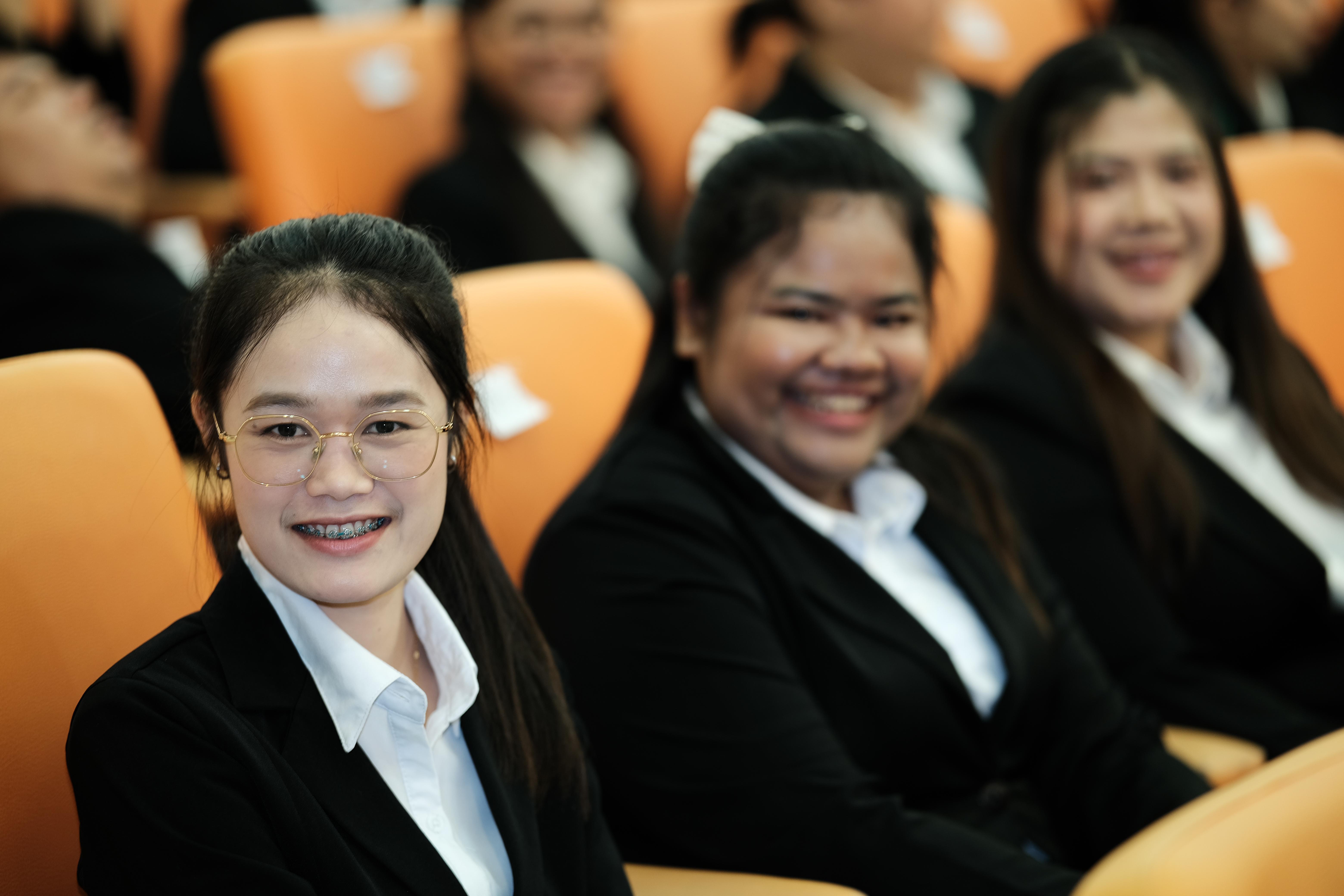 144. คณะครุศาสตร์มหาลัยราชภัฏกำแพงเพชร จัดกิจกรรมมอบเกียรติบัตรและแสดงความยินดีกับผู้สำเร็จการศึกษานักศึกษาหลักสูตรประกาศนียบัตรบัณฑิต สาขาวิชาชีพครู