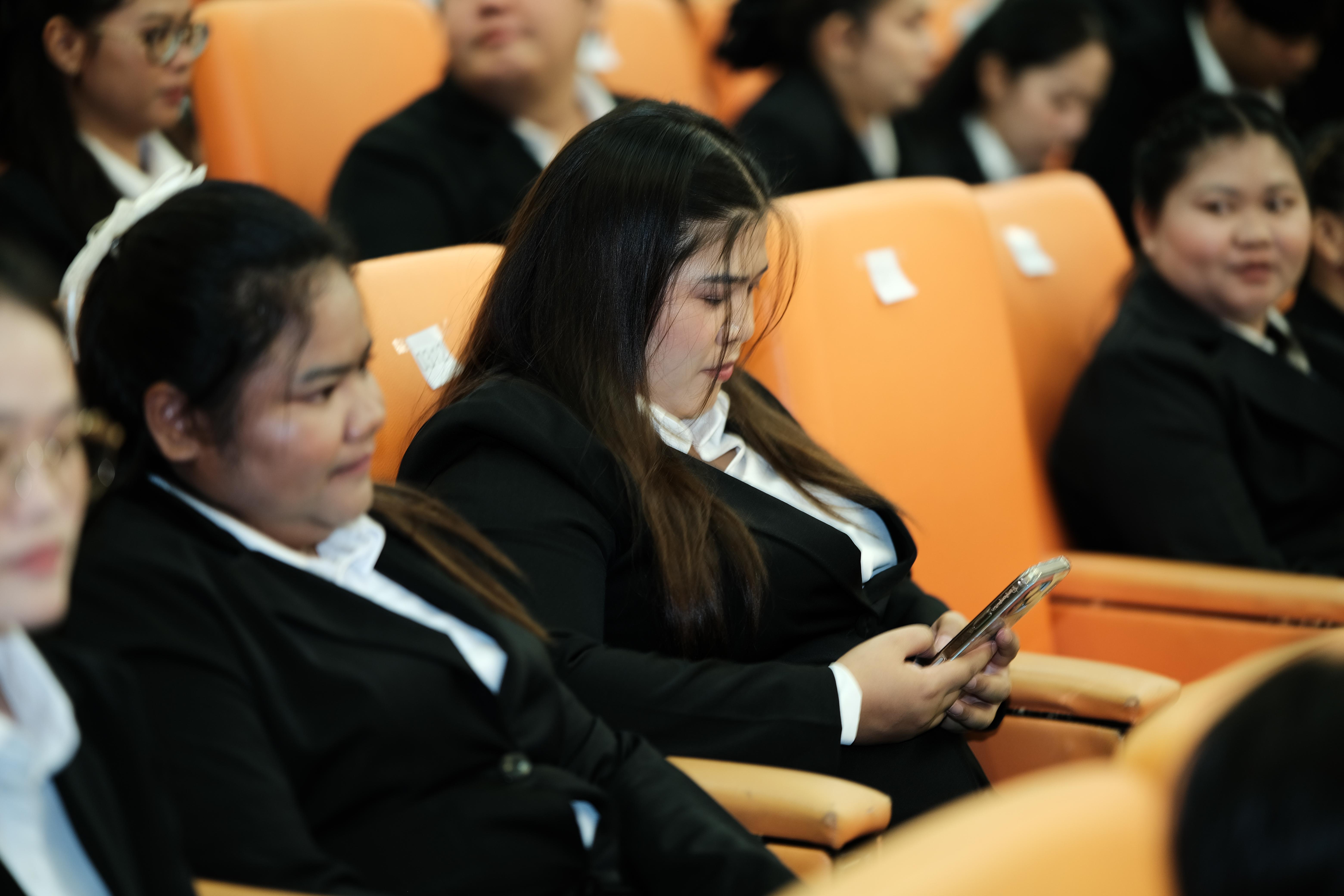 146. คณะครุศาสตร์มหาลัยราชภัฏกำแพงเพชร จัดกิจกรรมมอบเกียรติบัตรและแสดงความยินดีกับผู้สำเร็จการศึกษานักศึกษาหลักสูตรประกาศนียบัตรบัณฑิต สาขาวิชาชีพครู