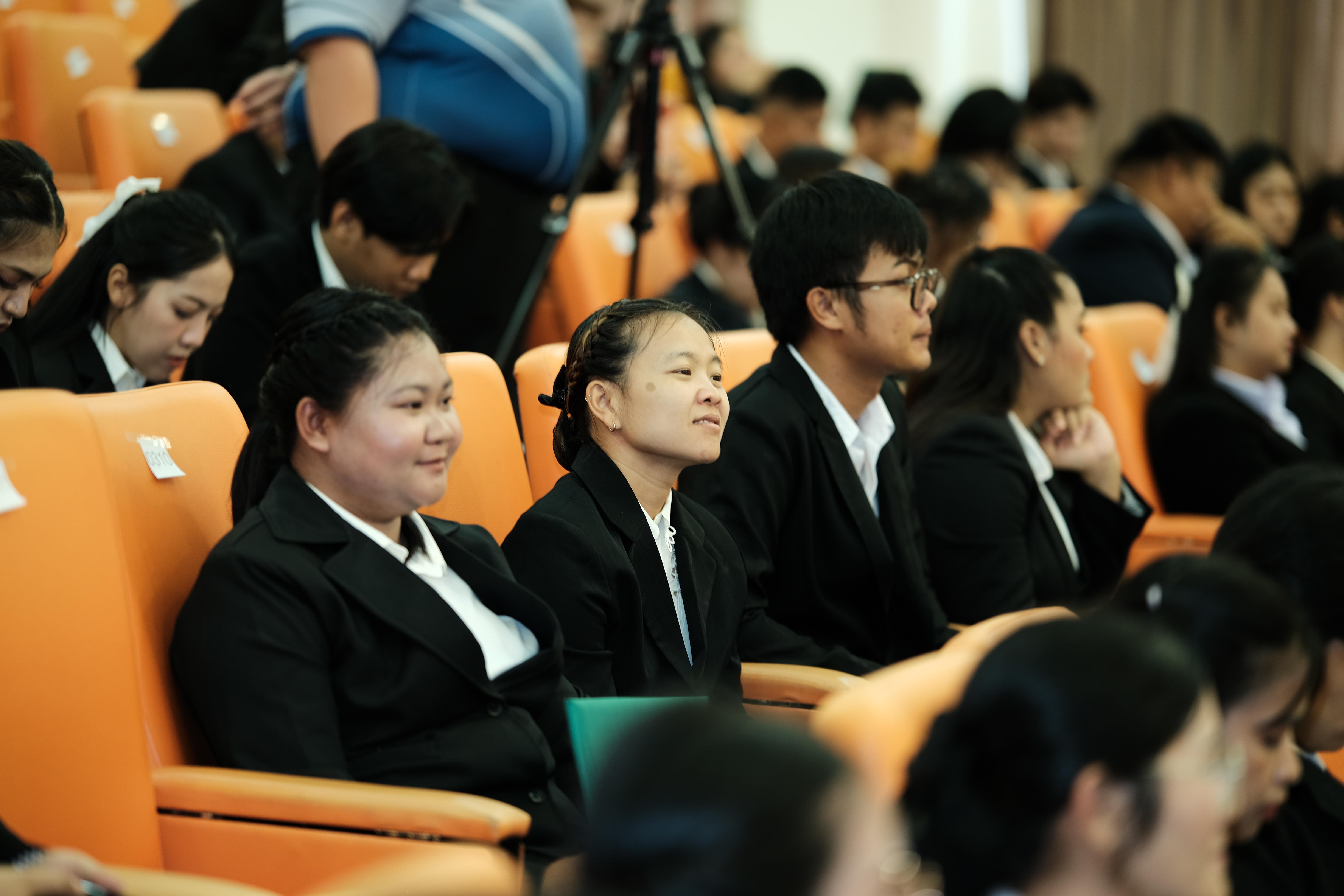 148. คณะครุศาสตร์มหาลัยราชภัฏกำแพงเพชร จัดกิจกรรมมอบเกียรติบัตรและแสดงความยินดีกับผู้สำเร็จการศึกษานักศึกษาหลักสูตรประกาศนียบัตรบัณฑิต สาขาวิชาชีพครู