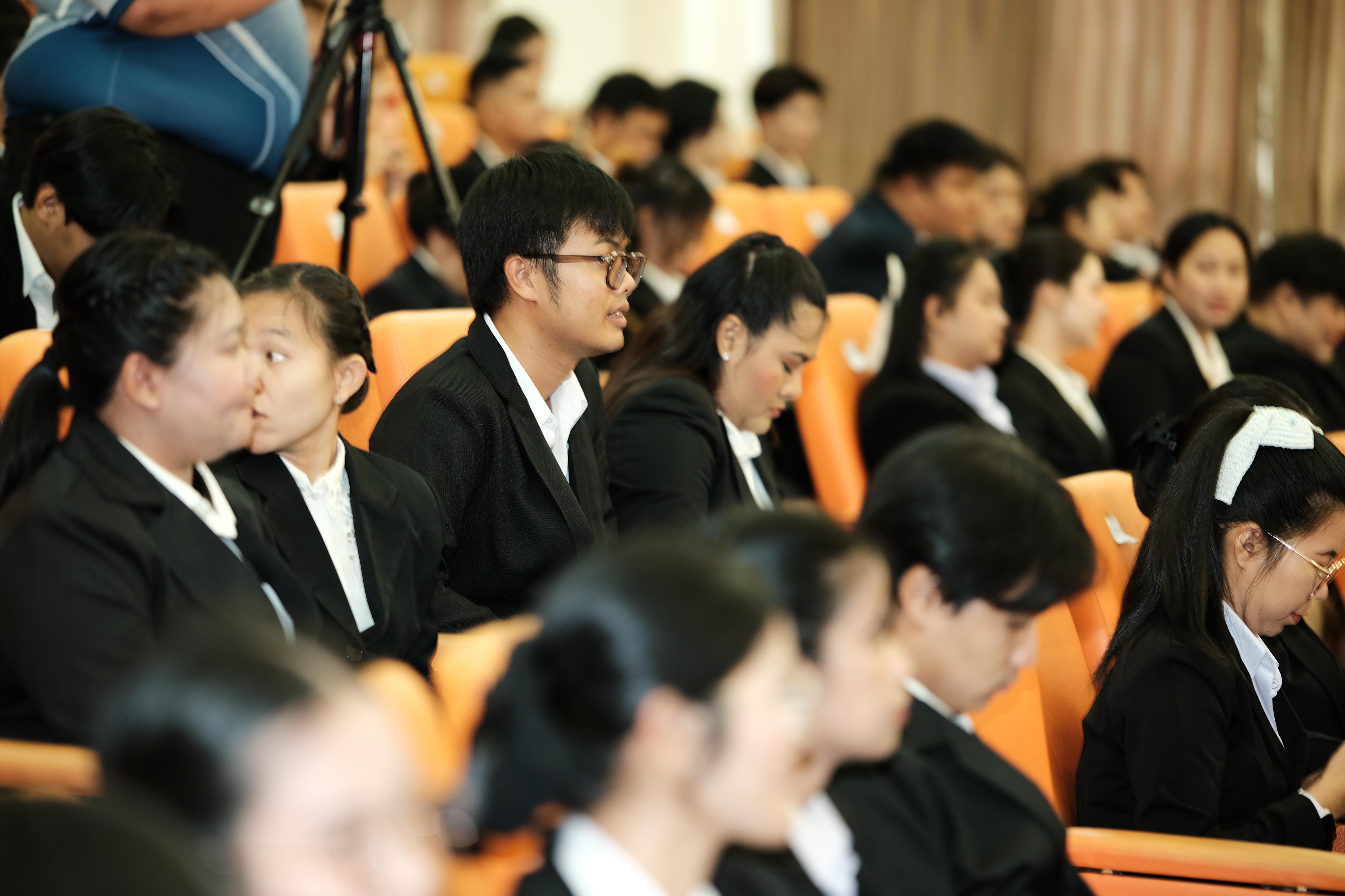 150. คณะครุศาสตร์มหาลัยราชภัฏกำแพงเพชร จัดกิจกรรมมอบเกียรติบัตรและแสดงความยินดีกับผู้สำเร็จการศึกษานักศึกษาหลักสูตรประกาศนียบัตรบัณฑิต สาขาวิชาชีพครู