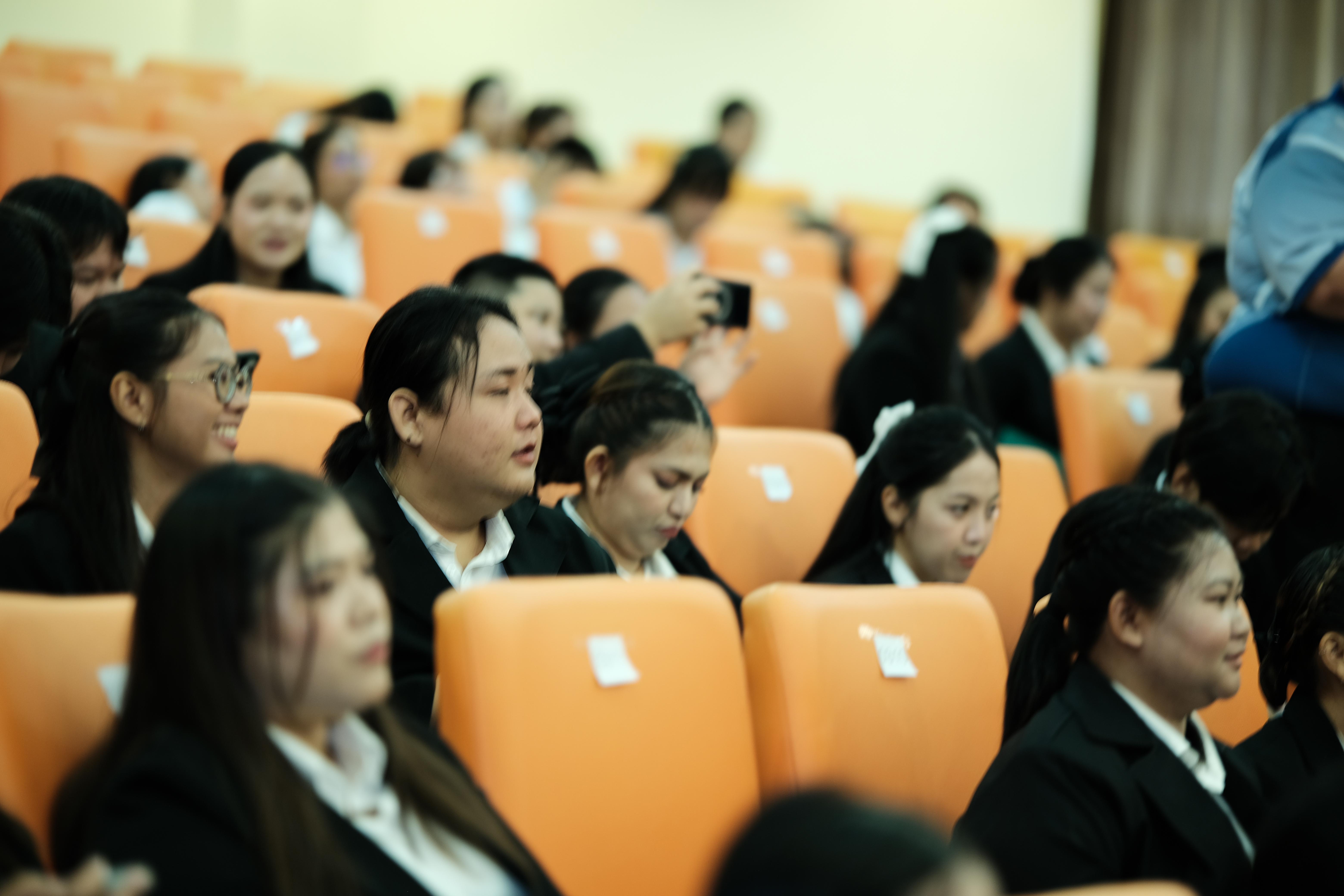 151. คณะครุศาสตร์มหาลัยราชภัฏกำแพงเพชร จัดกิจกรรมมอบเกียรติบัตรและแสดงความยินดีกับผู้สำเร็จการศึกษานักศึกษาหลักสูตรประกาศนียบัตรบัณฑิต สาขาวิชาชีพครู