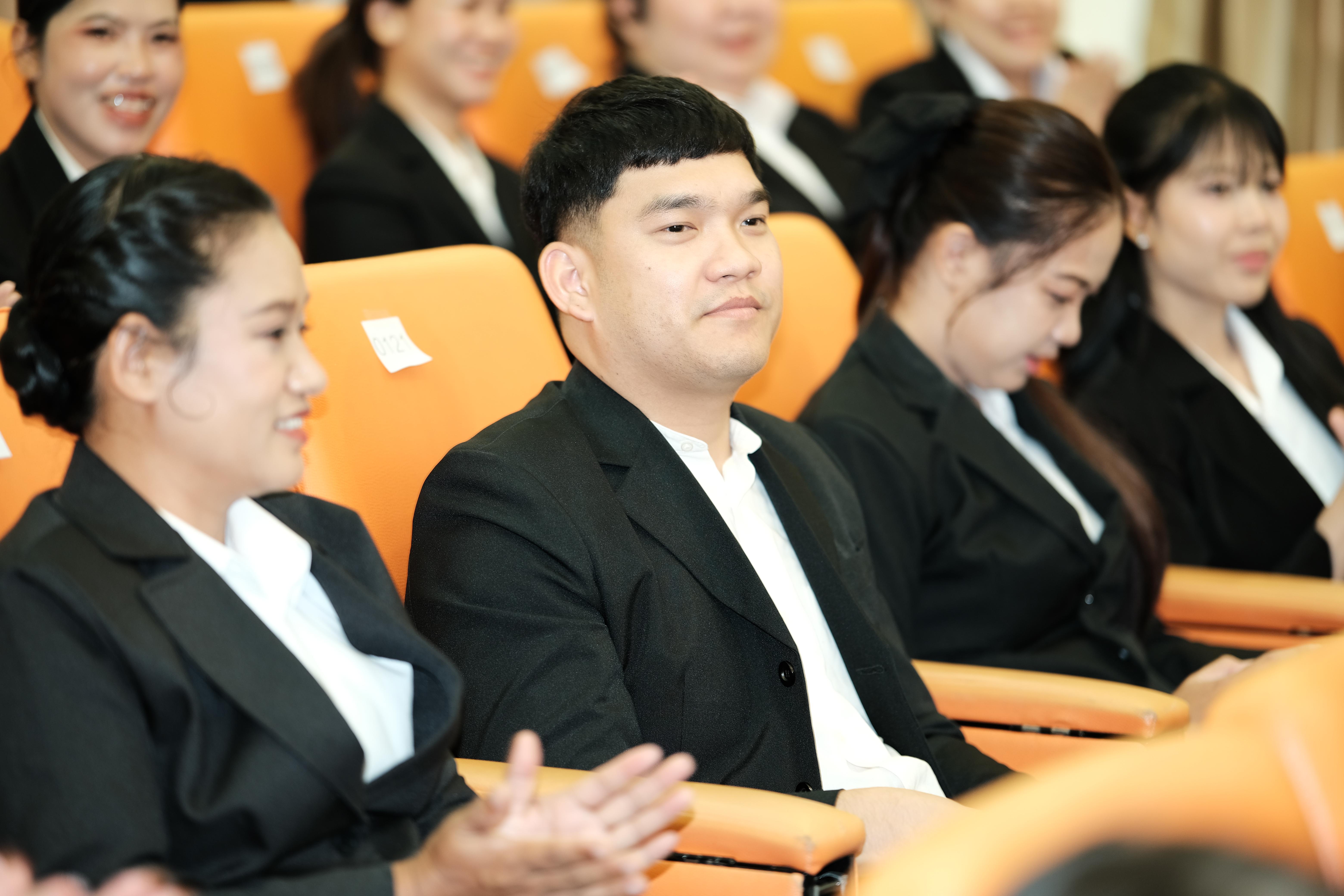 158. คณะครุศาสตร์มหาลัยราชภัฏกำแพงเพชร จัดกิจกรรมมอบเกียรติบัตรและแสดงความยินดีกับผู้สำเร็จการศึกษานักศึกษาหลักสูตรประกาศนียบัตรบัณฑิต สาขาวิชาชีพครู