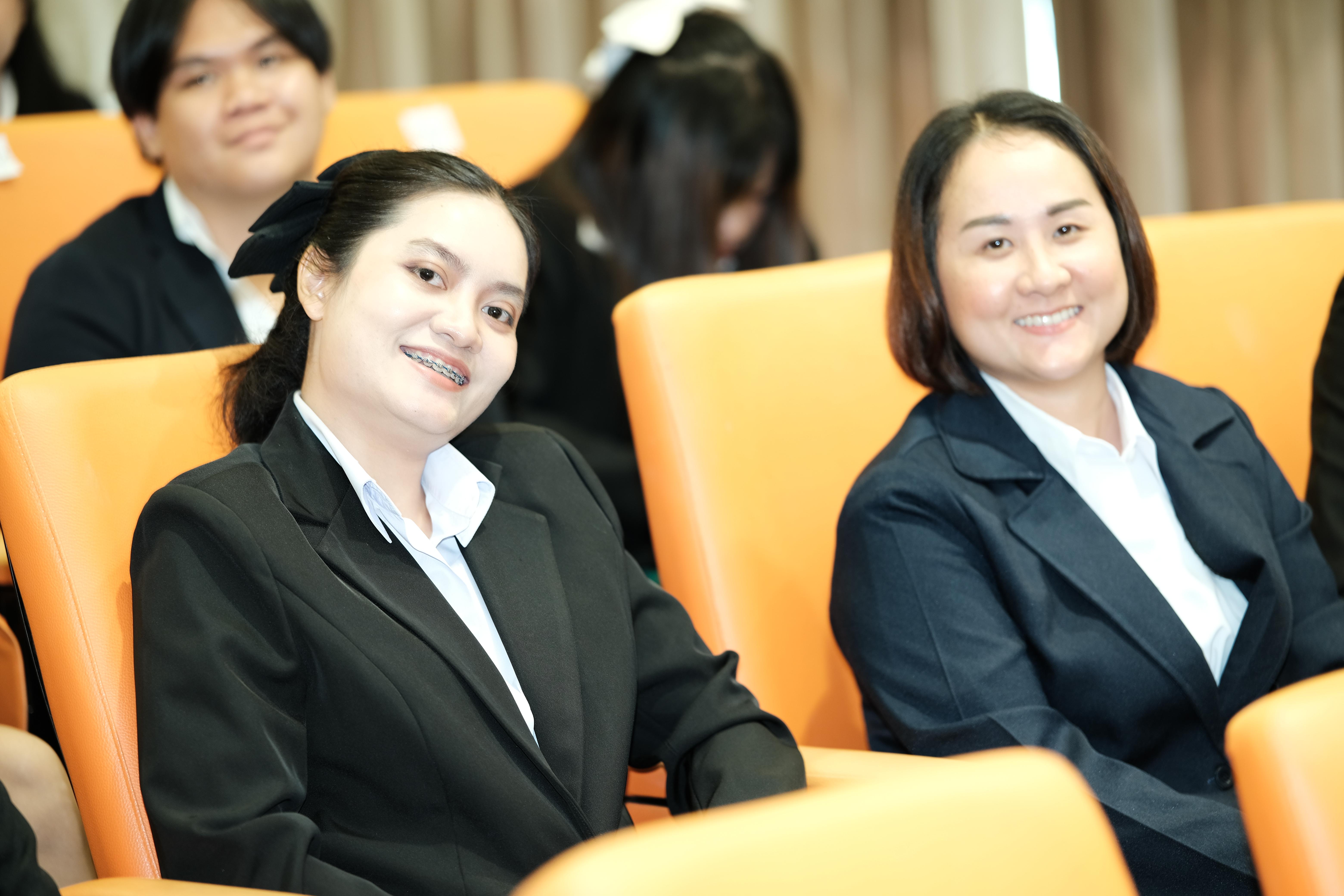 165. คณะครุศาสตร์มหาลัยราชภัฏกำแพงเพชร จัดกิจกรรมมอบเกียรติบัตรและแสดงความยินดีกับผู้สำเร็จการศึกษานักศึกษาหลักสูตรประกาศนียบัตรบัณฑิต สาขาวิชาชีพครู
