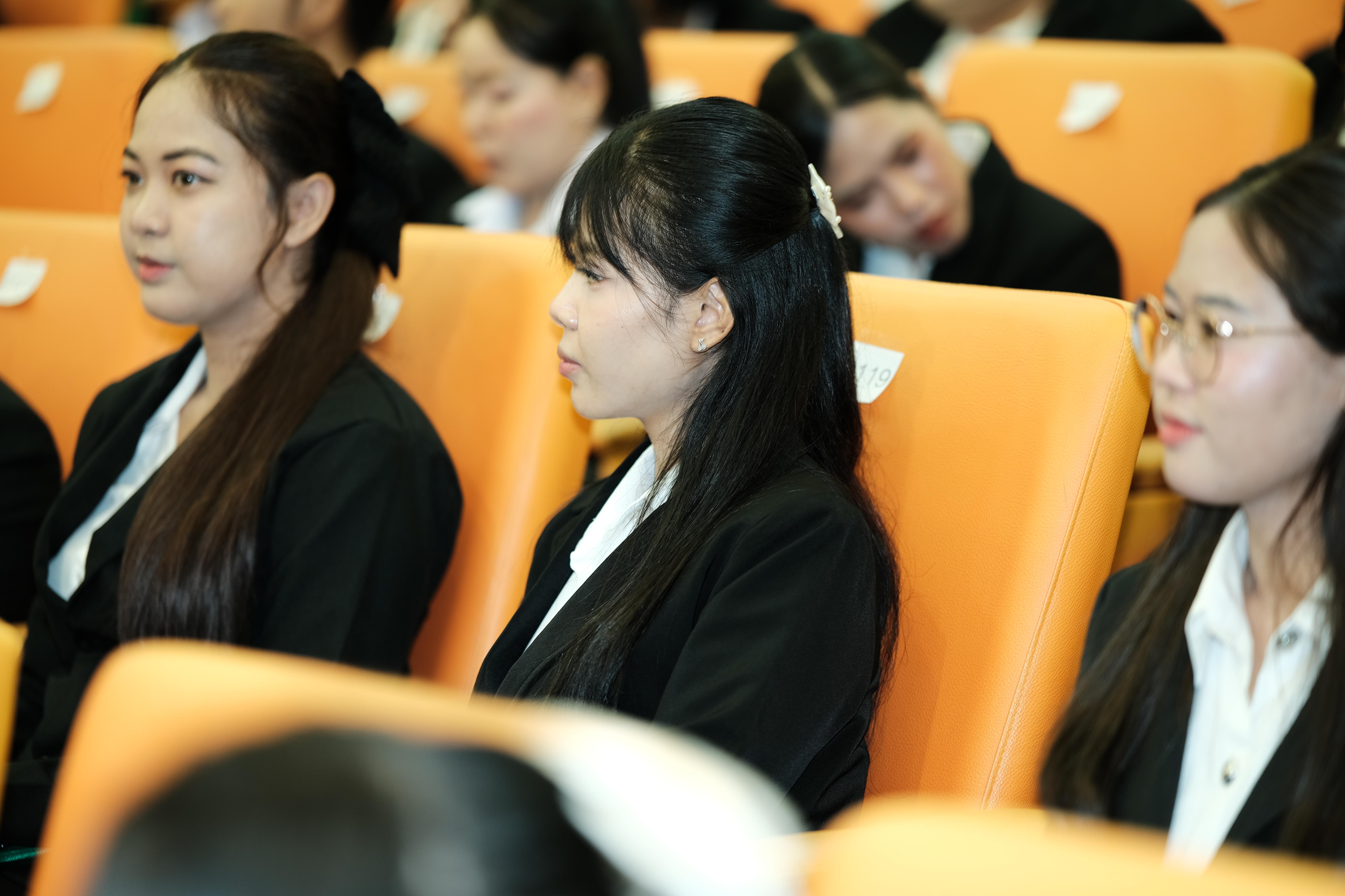 171. คณะครุศาสตร์มหาลัยราชภัฏกำแพงเพชร จัดกิจกรรมมอบเกียรติบัตรและแสดงความยินดีกับผู้สำเร็จการศึกษานักศึกษาหลักสูตรประกาศนียบัตรบัณฑิต สาขาวิชาชีพครู