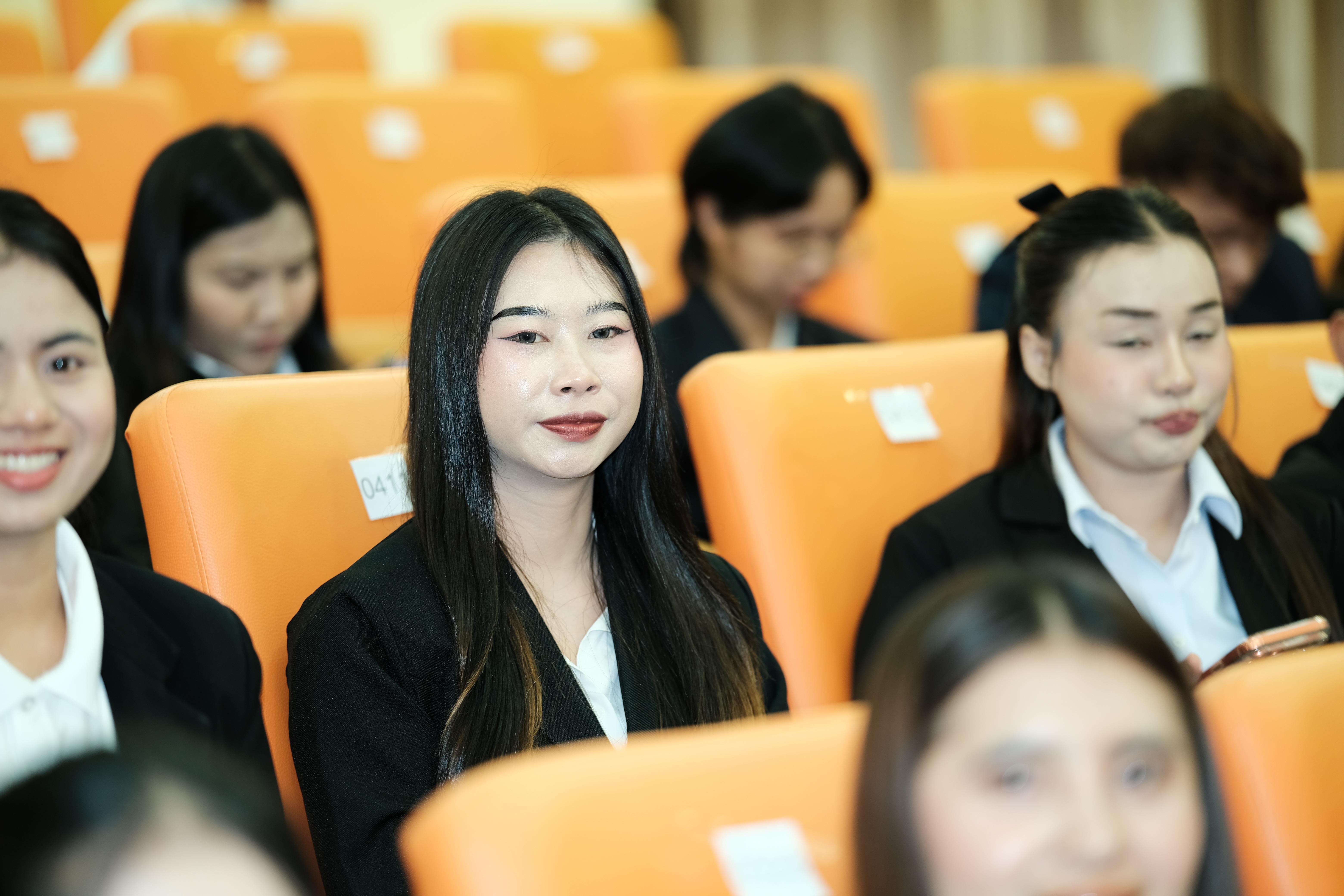 178. คณะครุศาสตร์มหาลัยราชภัฏกำแพงเพชร จัดกิจกรรมมอบเกียรติบัตรและแสดงความยินดีกับผู้สำเร็จการศึกษานักศึกษาหลักสูตรประกาศนียบัตรบัณฑิต สาขาวิชาชีพครู